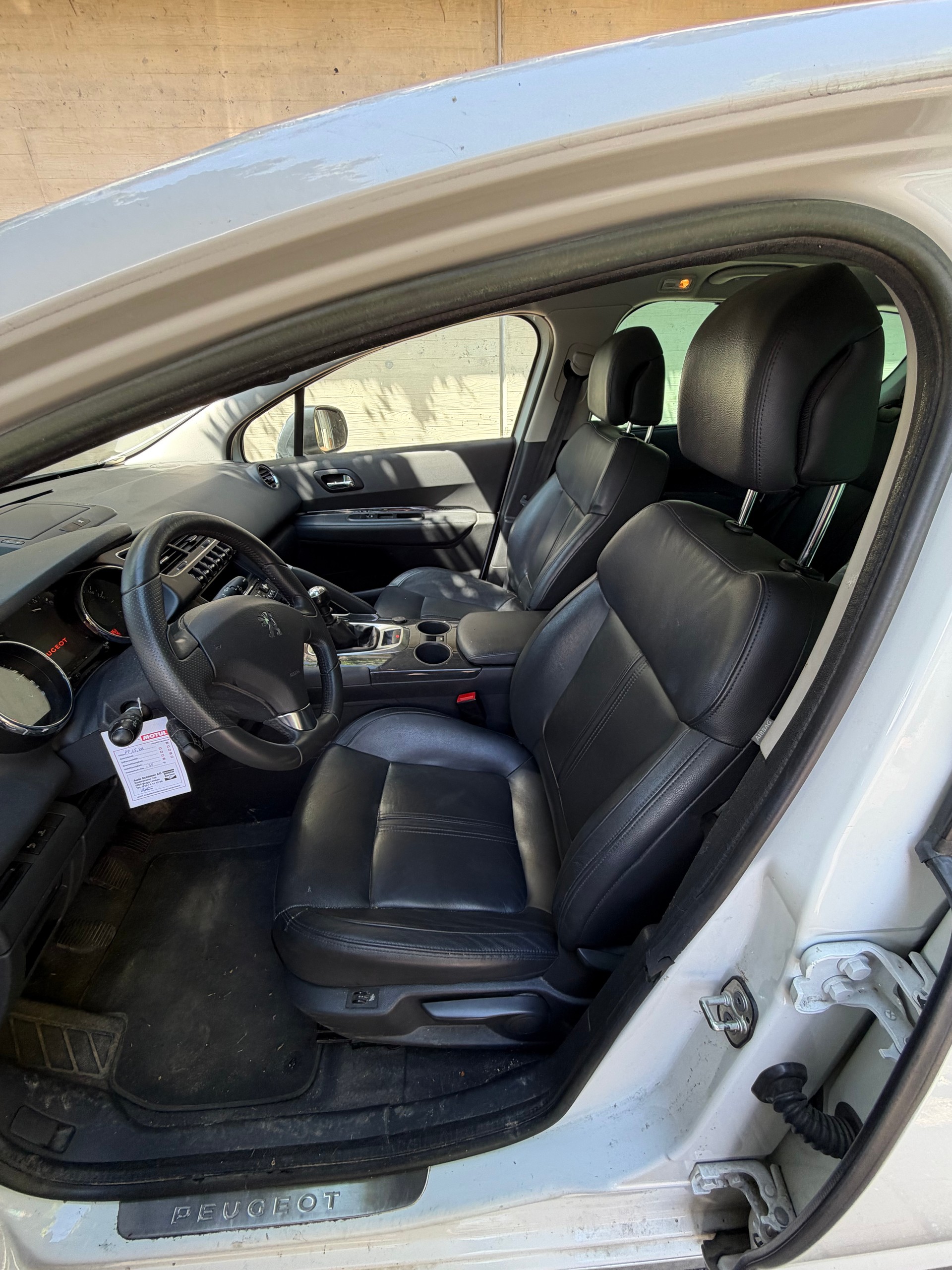PEUGEOT 3008 1.6 16V T Platinum-image-10