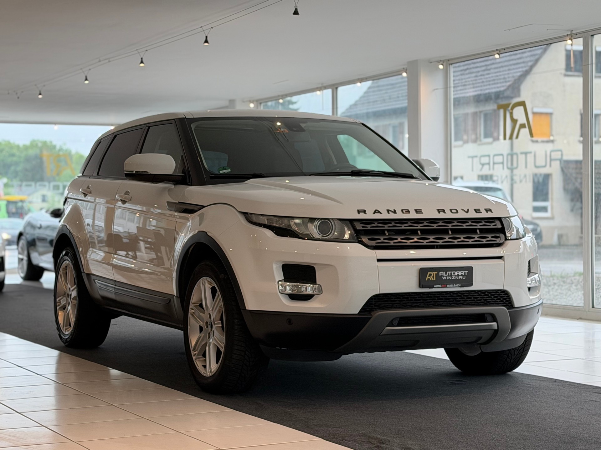LAND ROVER Range Rover Evoque 2.0 Si4 Dynamic AT6 **Frisch ab MFK & Service**-showroom-element-3