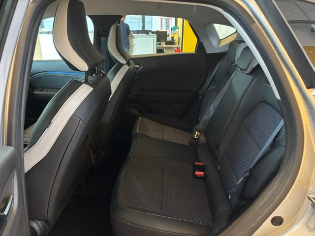 RENAULT Captur 1.6 E-Tech 145 Techno DHT-image-12