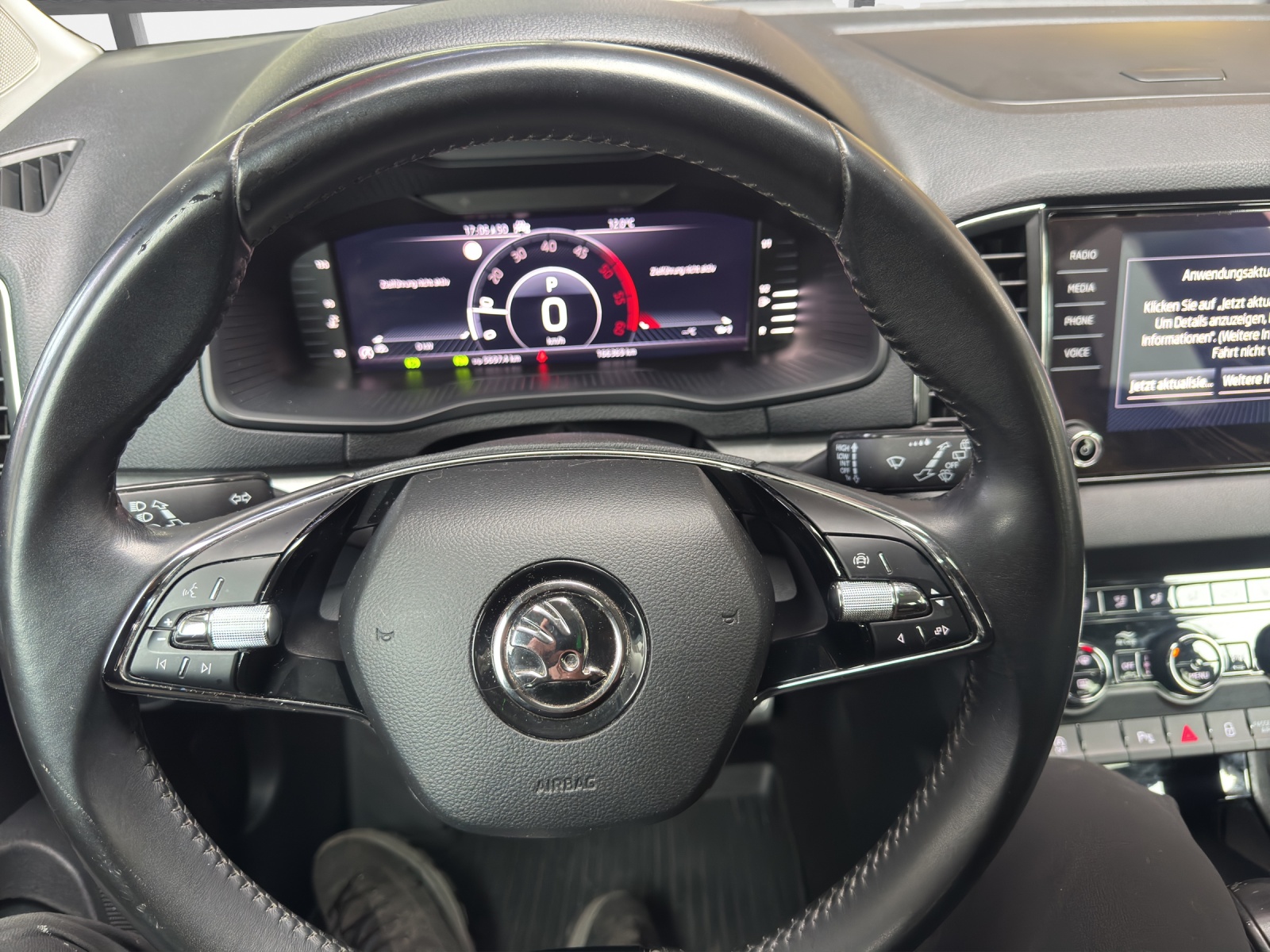 SKODA Karoq 2.0 TDI CR Ambition 4x4 DSG-image-10