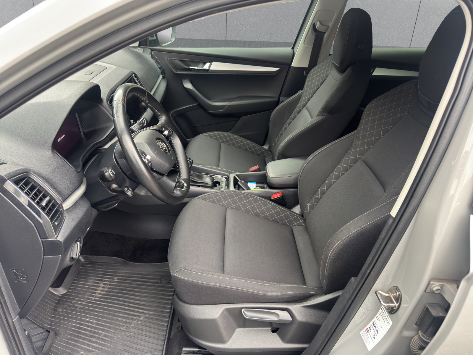 SKODA Karoq 2.0 TDI CR Ambition 4x4 DSG-image-7