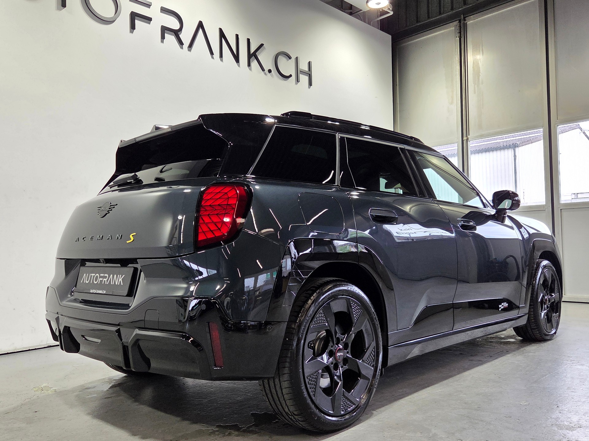 MINI Aceman SE JCW Trim-showroom-element-2