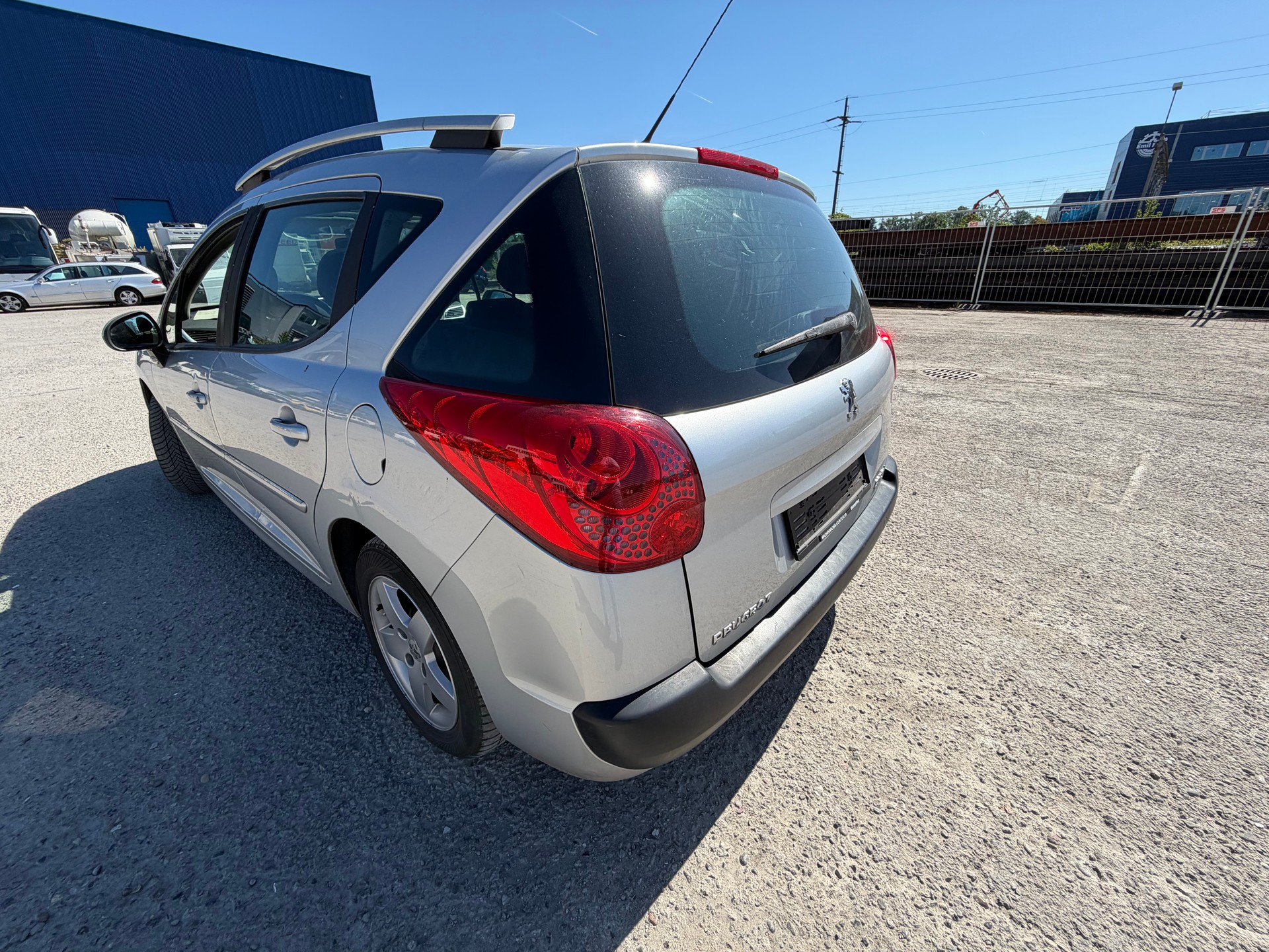 PEUGEOT 207 SW 1.4 16V Sport-image-6