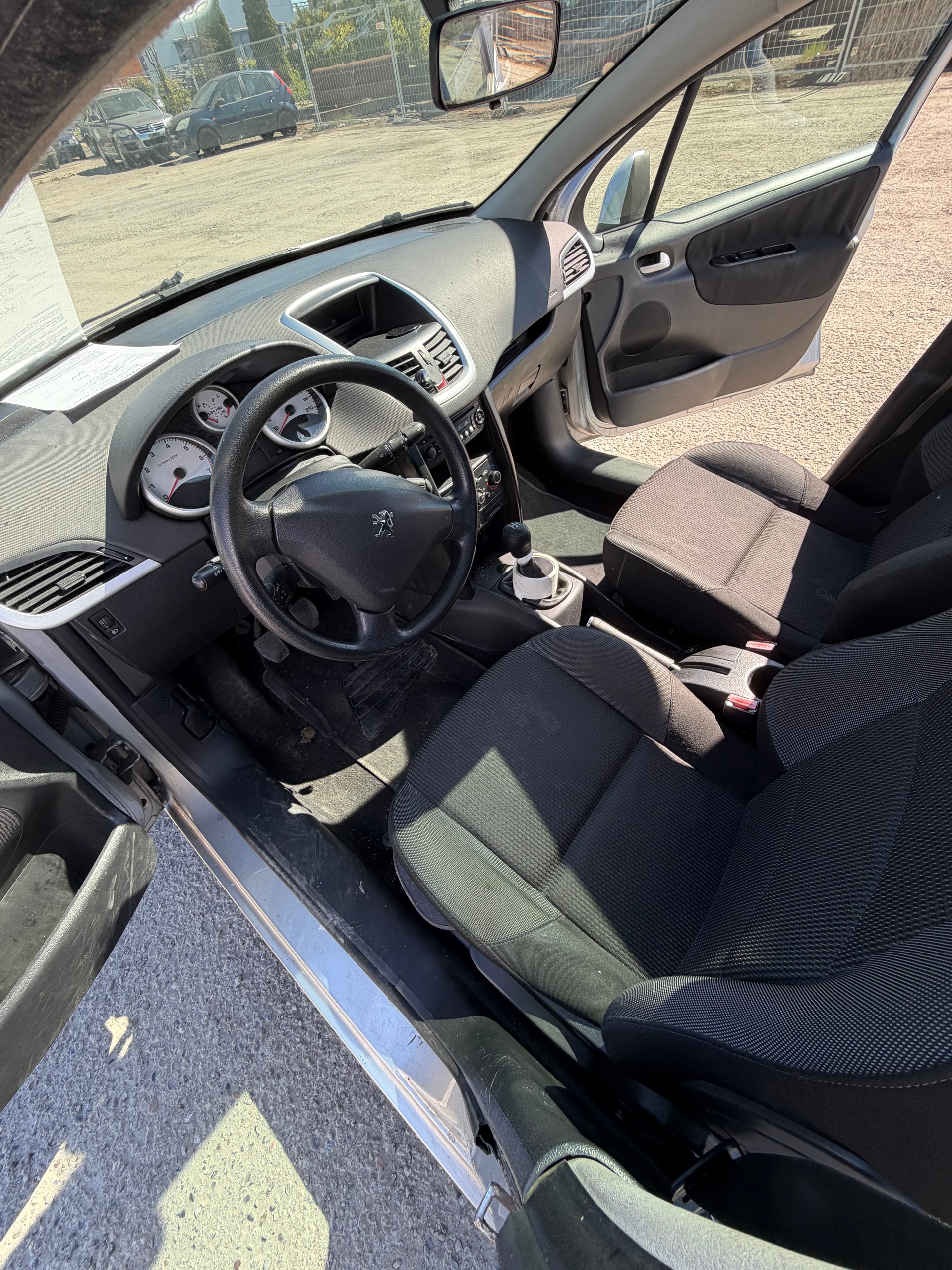 PEUGEOT 207 SW 1.4 16V Sport-image-9