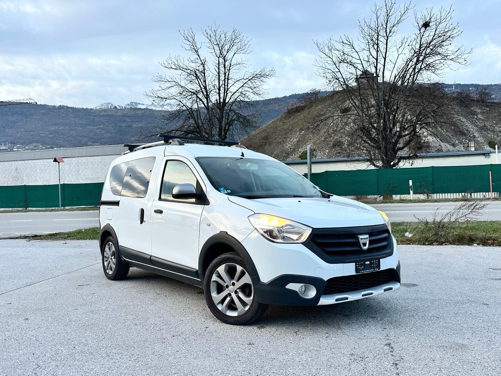 DACIA Dokker 1.2 T Stepway-image-1
