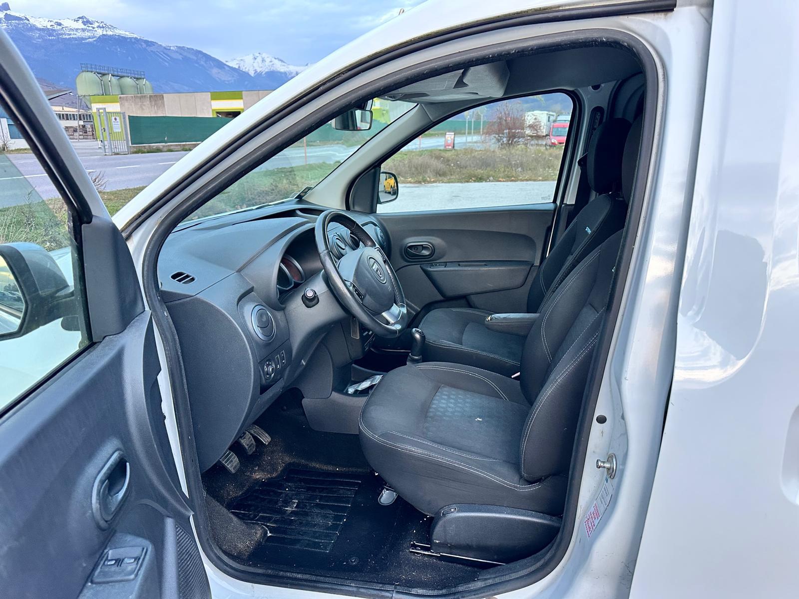 DACIA Dokker 1.2 T Stepway-image-9