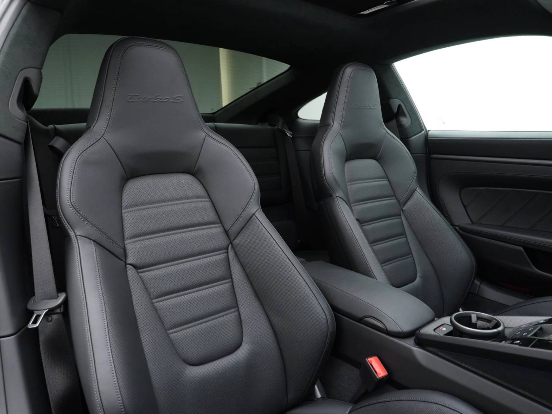 PORSCHE 911 Turbo S-image-25