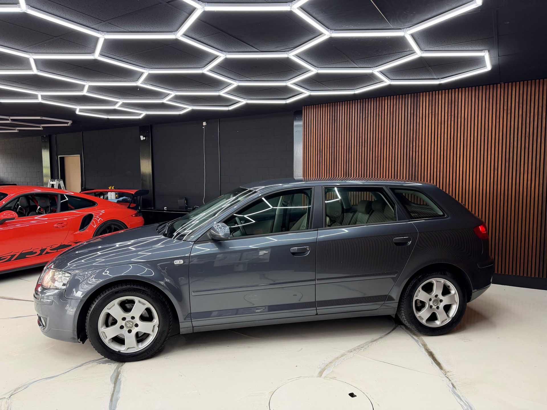 AUDI A3 2.0 FSI Attraction-image-3