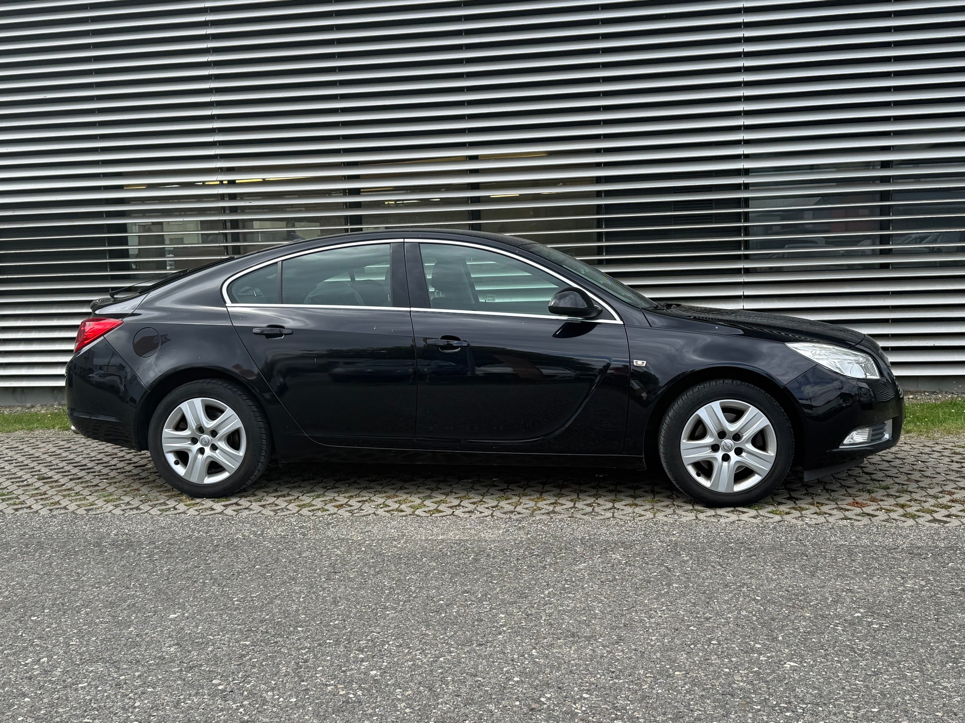 OPEL Insignia 2.0 Turbo Cosmo Automatic-image-1