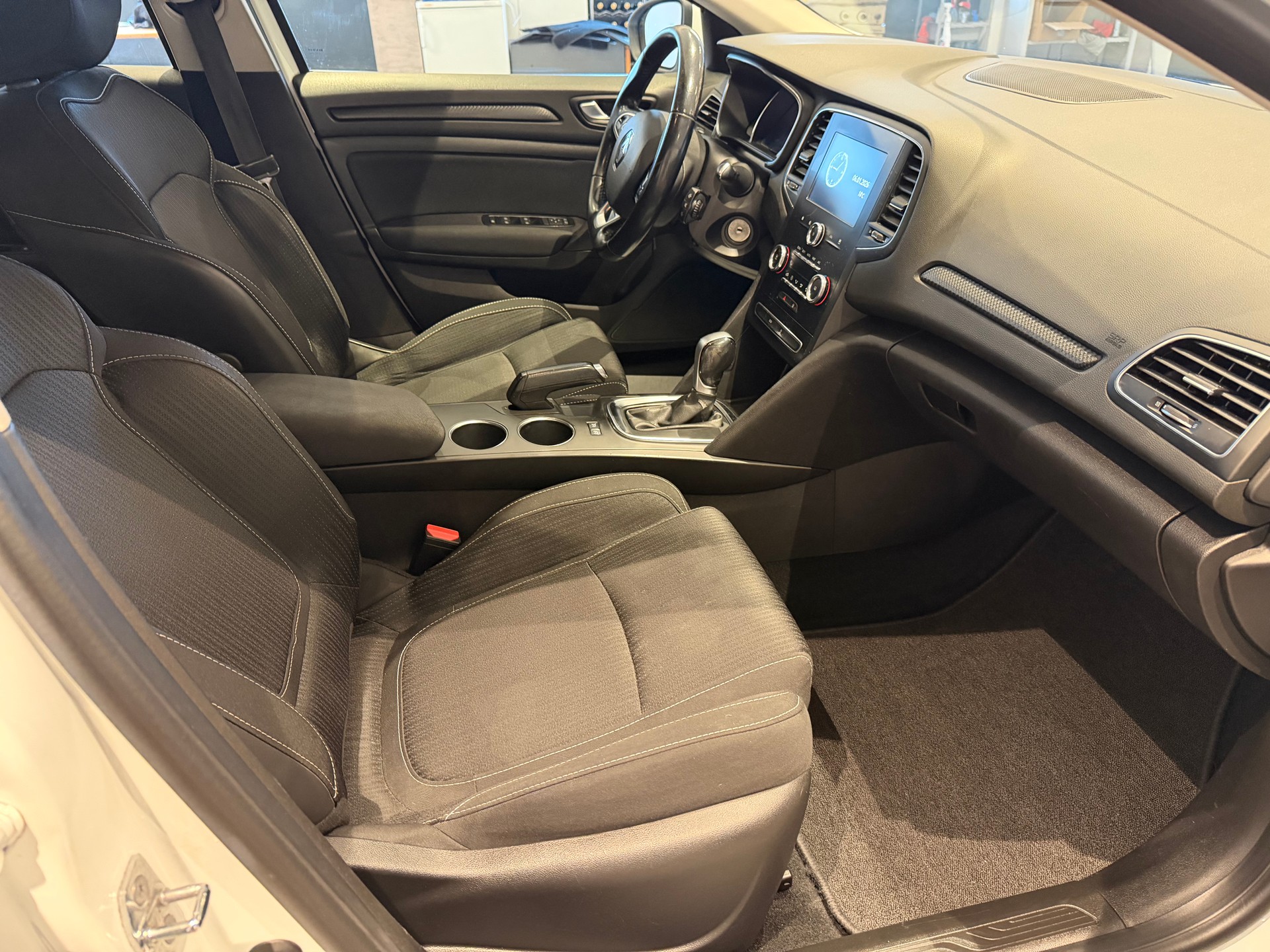 RENAULT Mégane Grandtour 1.5 Blue dCi Business EDC-image-6