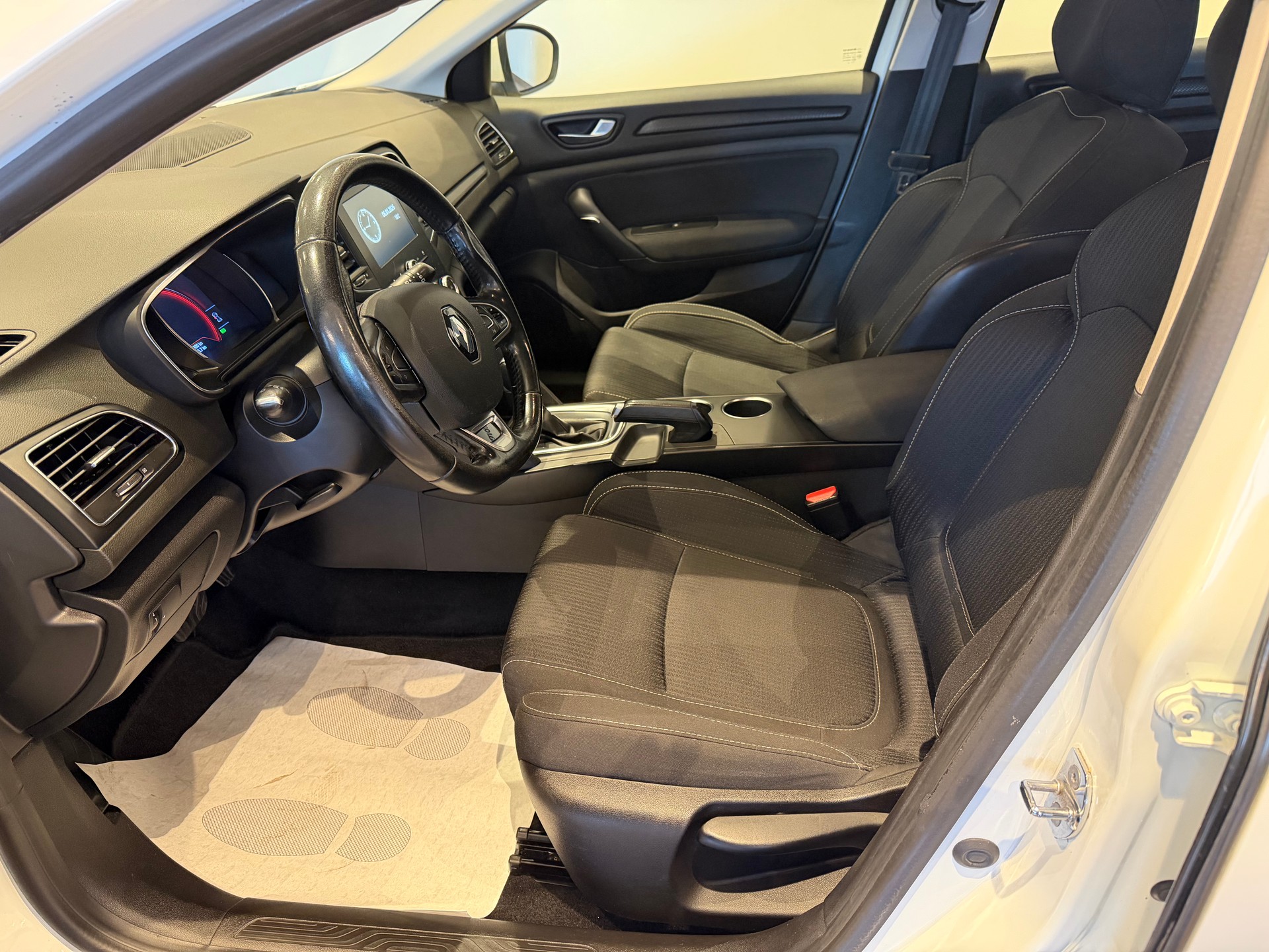RENAULT Mégane Grandtour 1.5 Blue dCi Business EDC-image-9