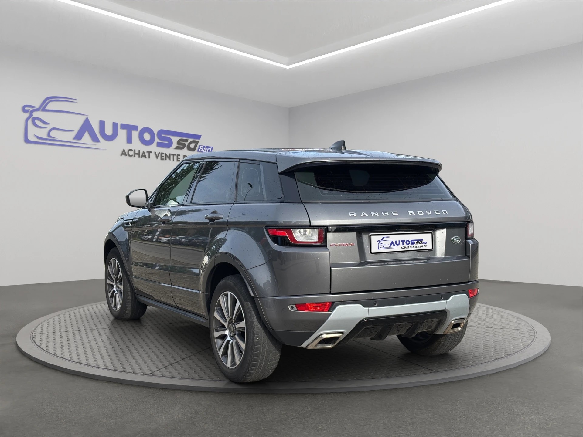 LAND ROVER Range Rover Evoque 2.0 TD4 SE Dynamc AT9-image-3