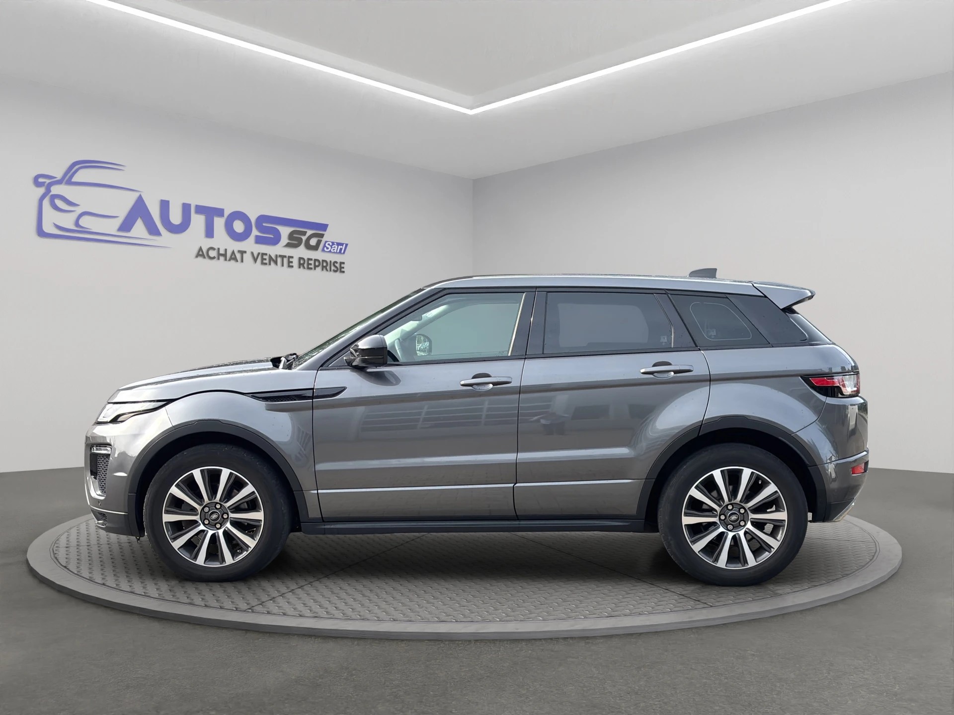 LAND ROVER Range Rover Evoque 2.0 TD4 SE Dynamc AT9-image-4
