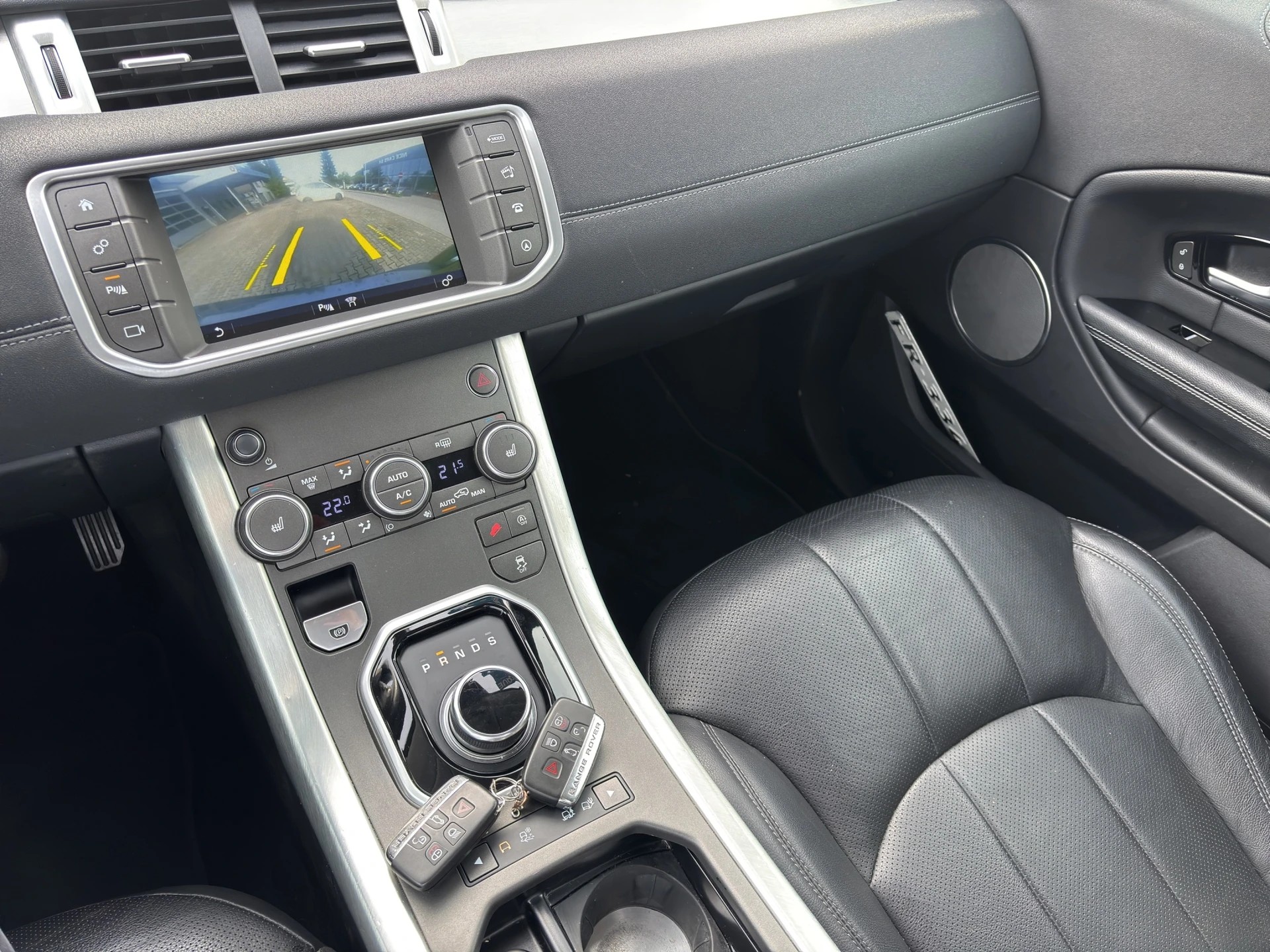 LAND ROVER Range Rover Evoque 2.0 TD4 SE Dynamc AT9-image-6