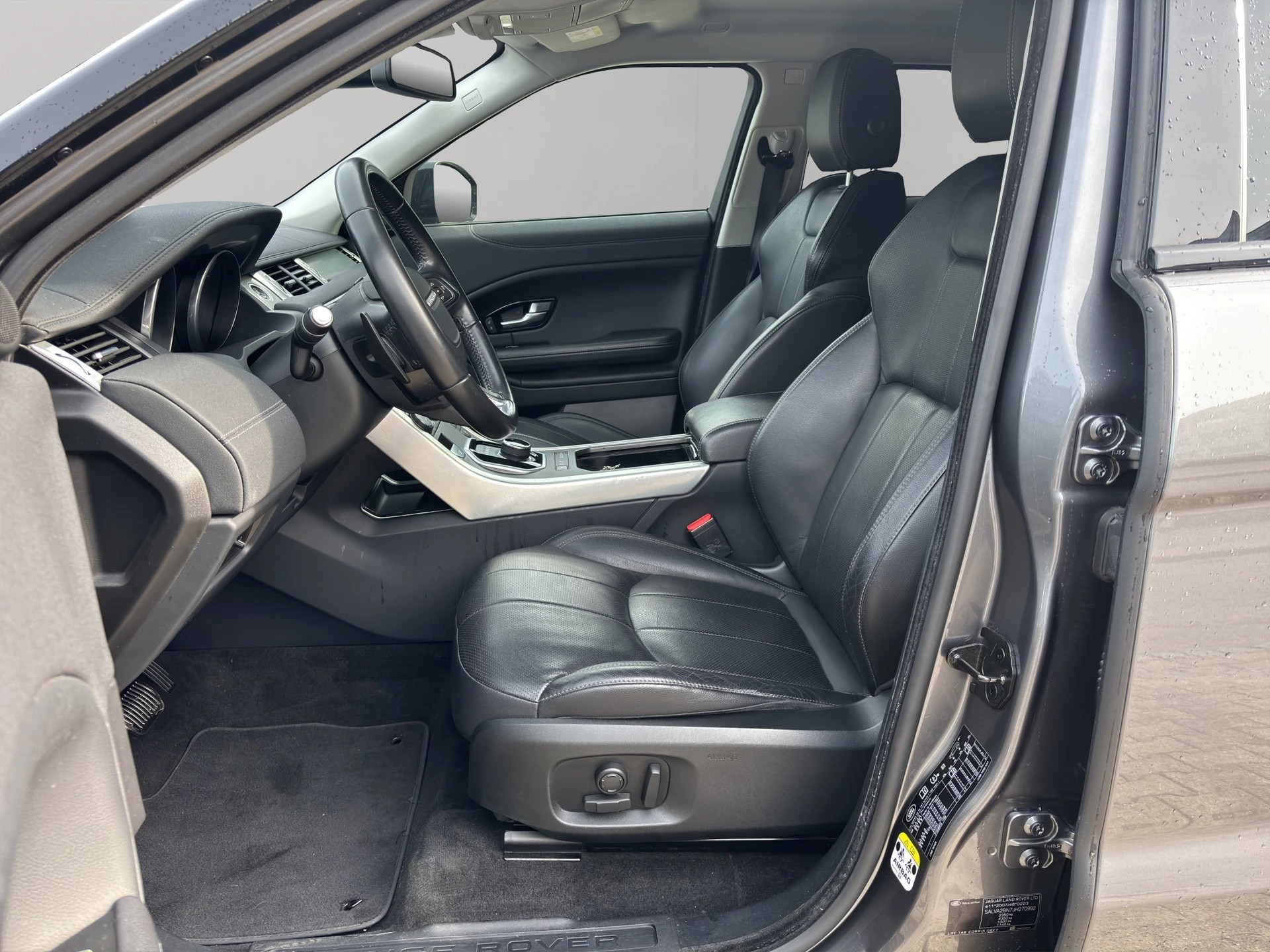 LAND ROVER Range Rover Evoque 2.0 TD4 SE Dynamc AT9-image-9