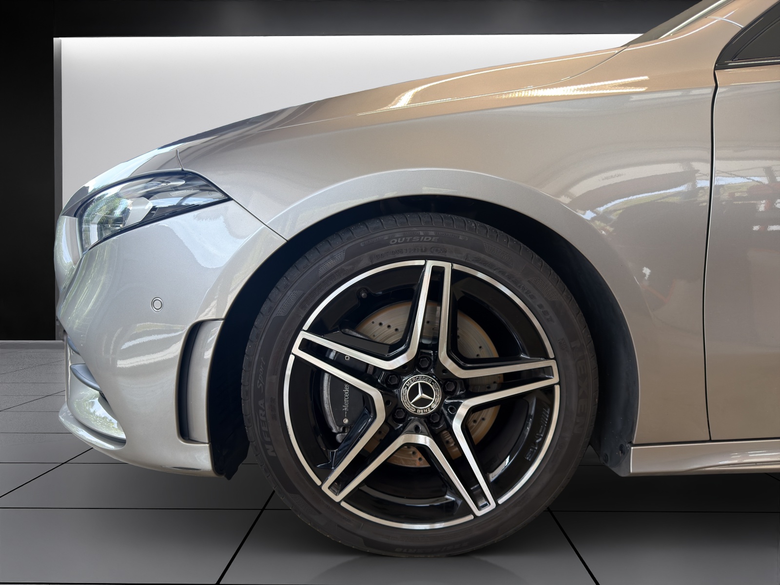 MERCEDES-BENZ A 220 AMG Line 4Matic-image-5