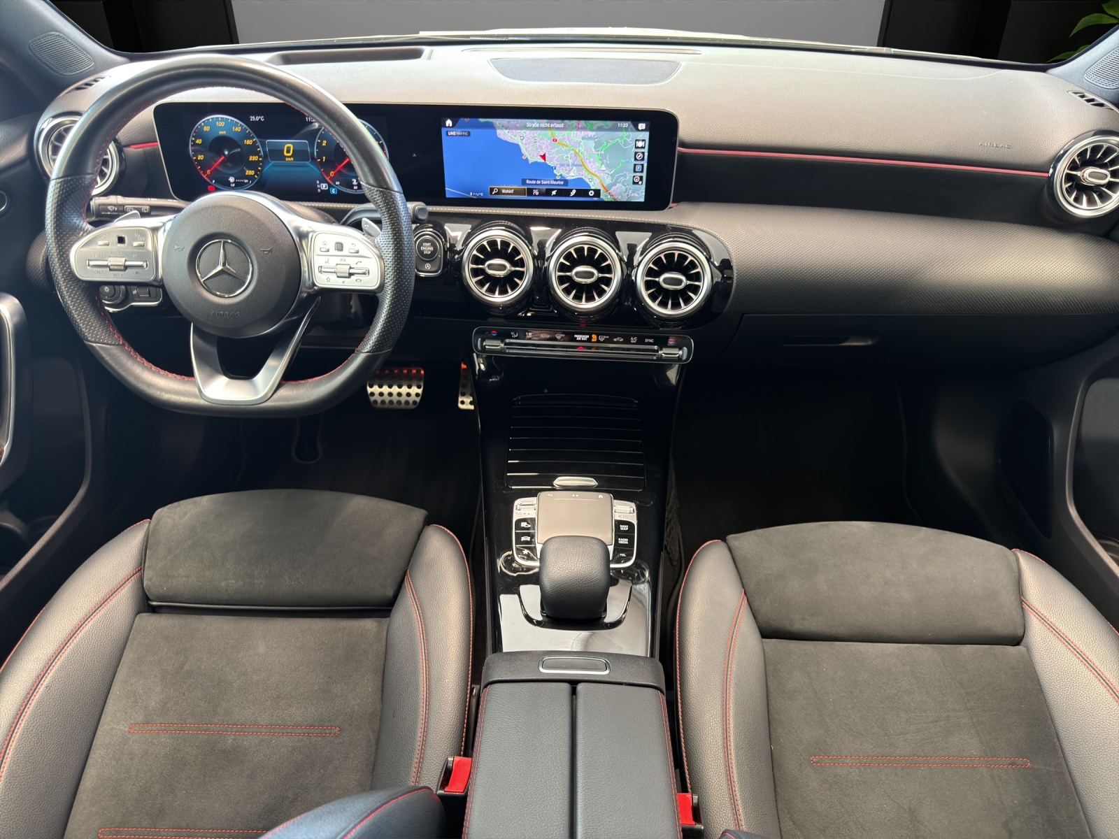 MERCEDES-BENZ A 220 AMG Line 4Matic-image-6