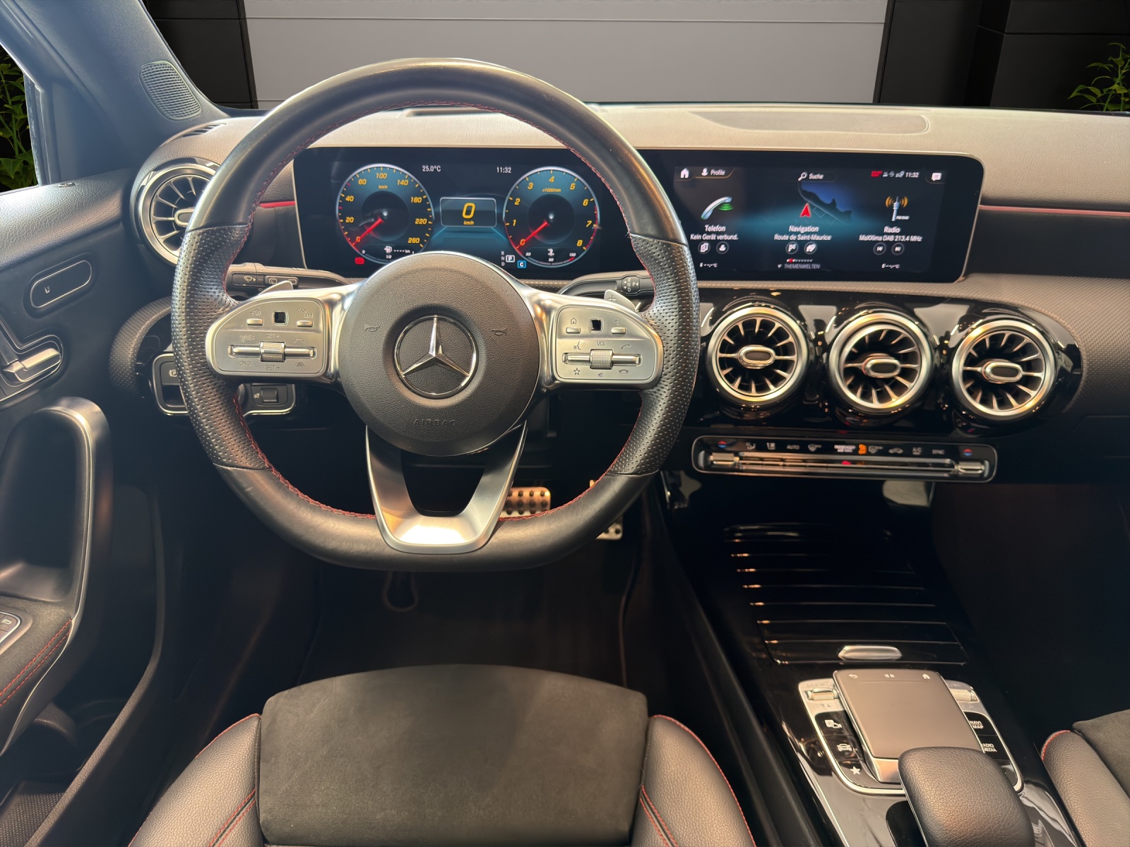 MERCEDES-BENZ A 220 AMG Line 4Matic-image-7