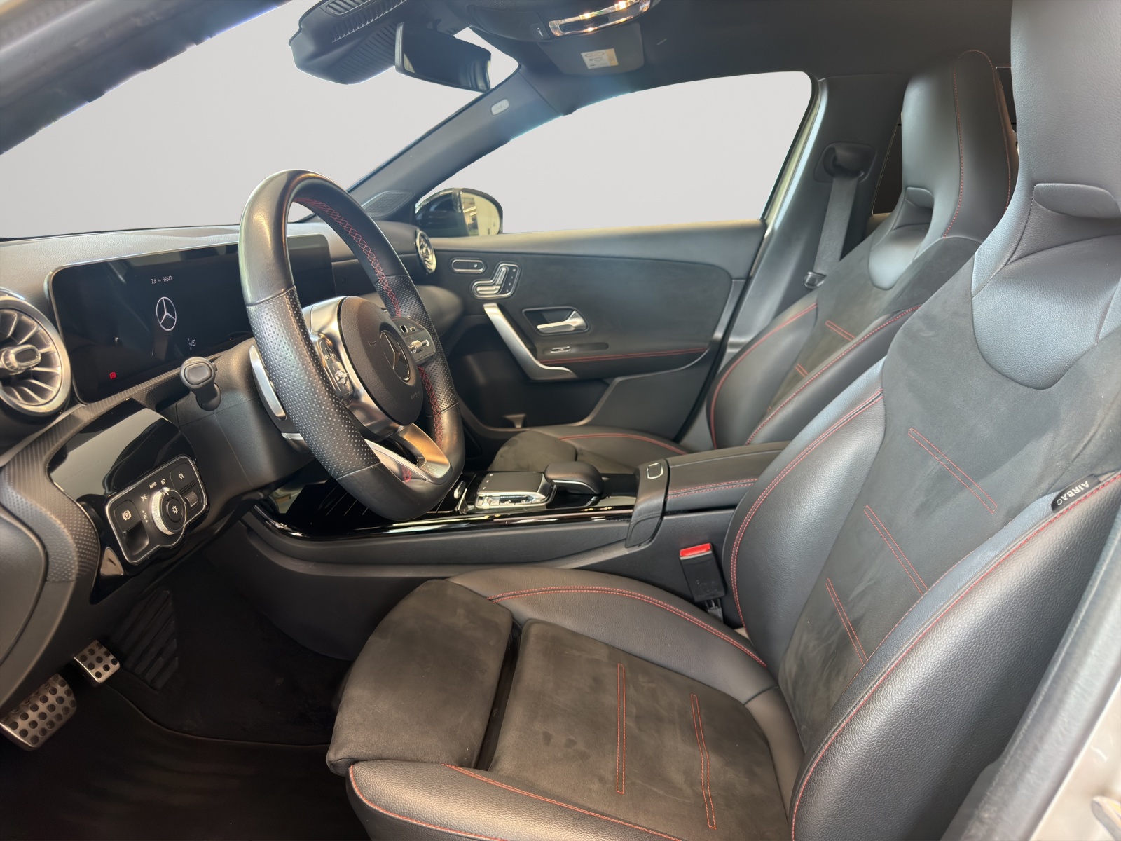 MERCEDES-BENZ A 220 AMG Line 4Matic-image-10