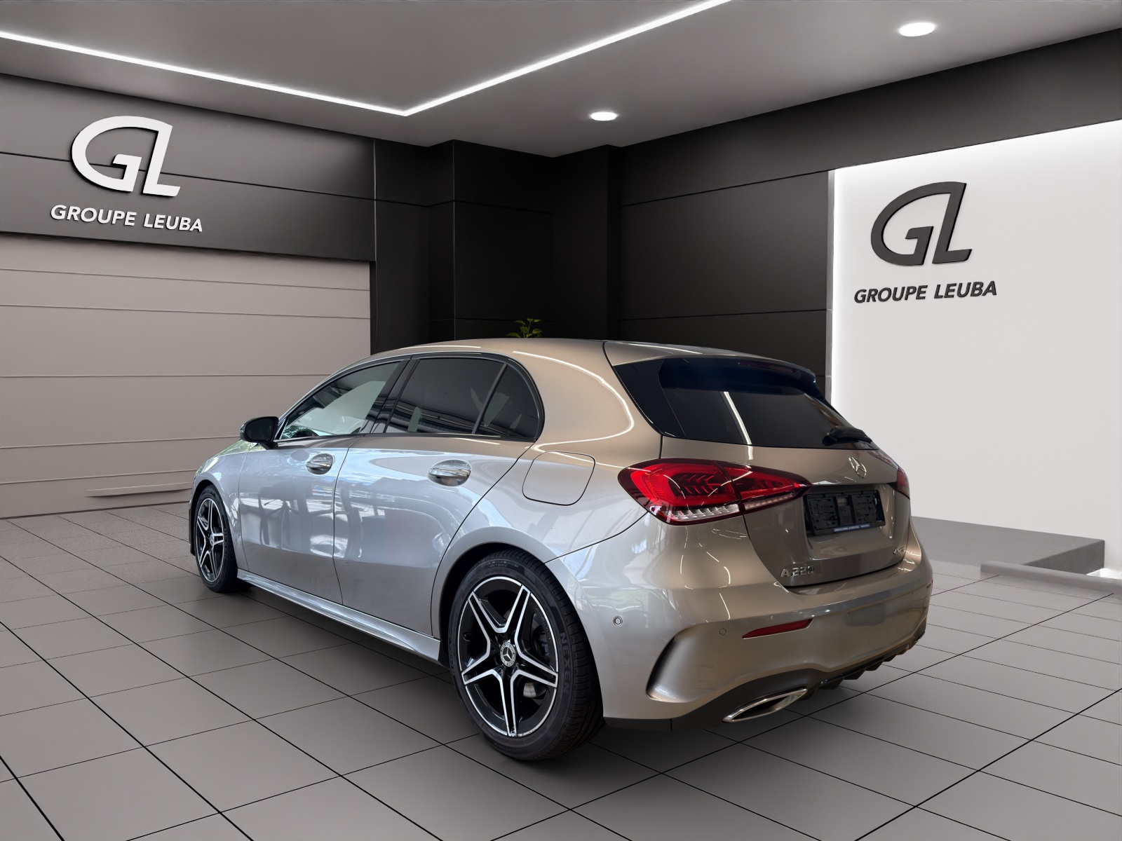 MERCEDES-BENZ A 220 AMG Line 4Matic-showroom-element-3