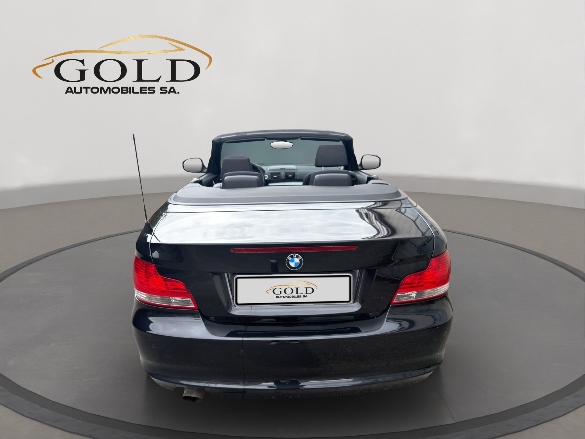 BMW 118d Cabrio-image-12