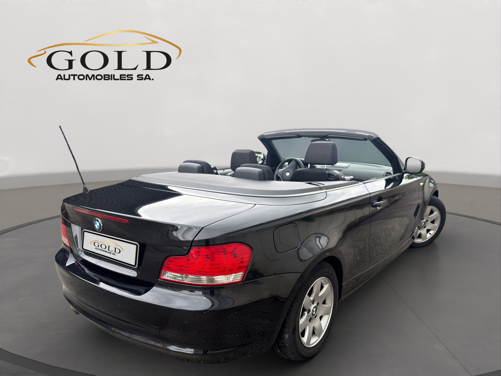 BMW 118d Cabrio-image-1