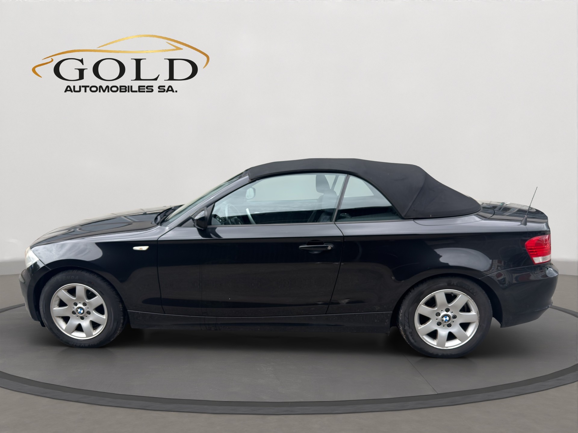 BMW 118d Cabrio-image-9
