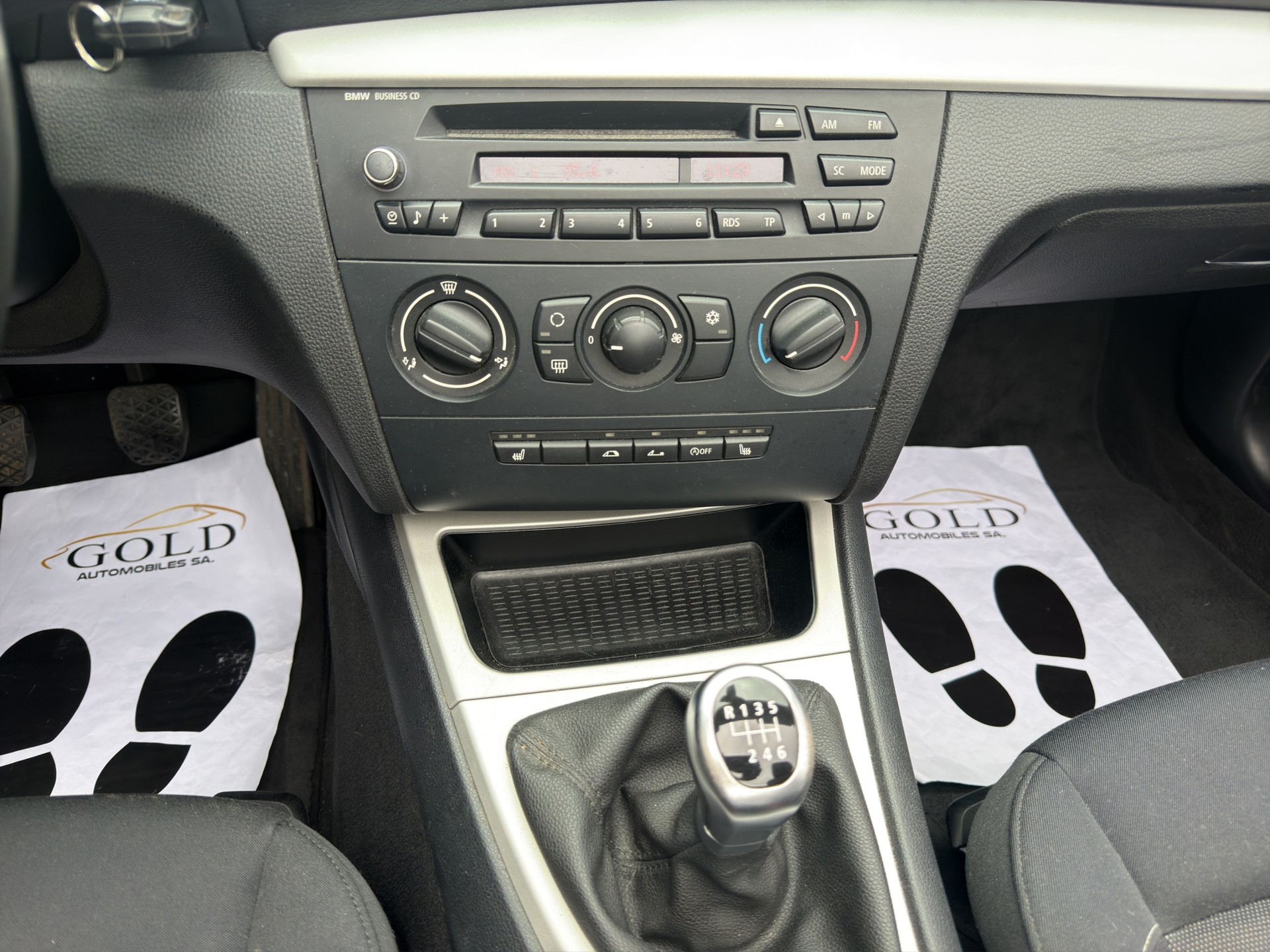 BMW 118d Cabrio-image-5