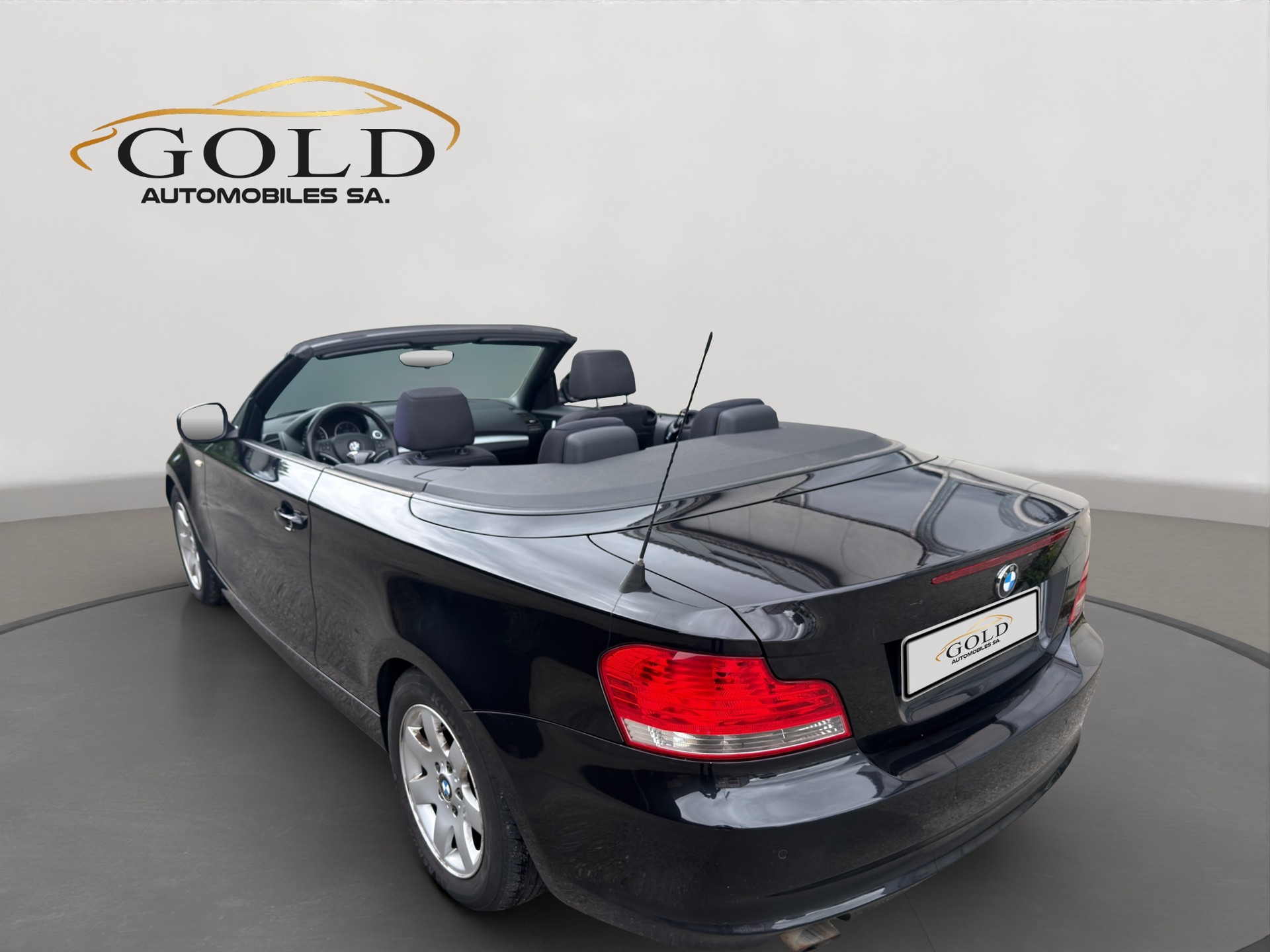 BMW 118d Cabrio-image-8