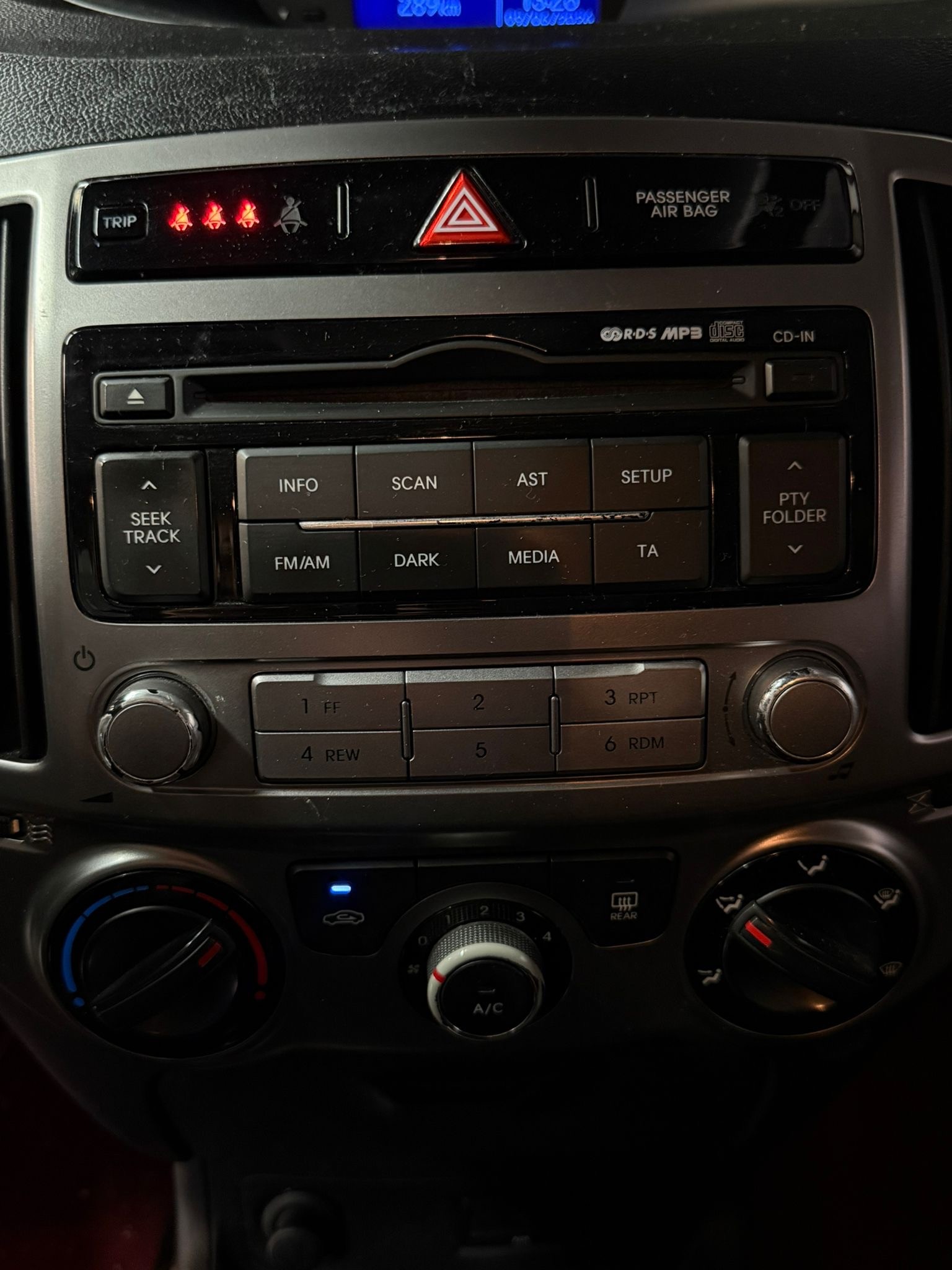 HYUNDAI i20 1.2 Comfort-image-12