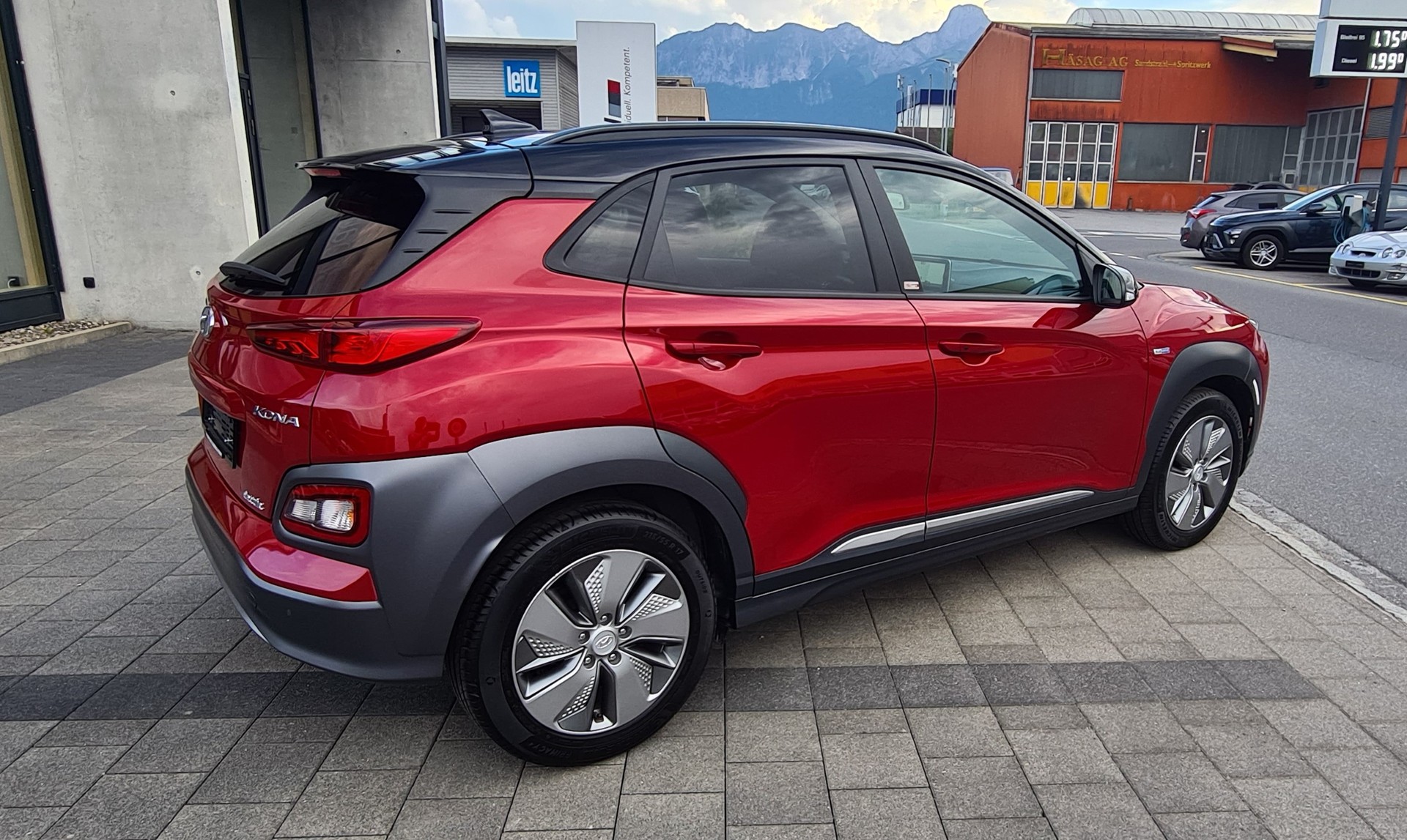 HYUNDAI Kona EV Amplia-showroom-element-3