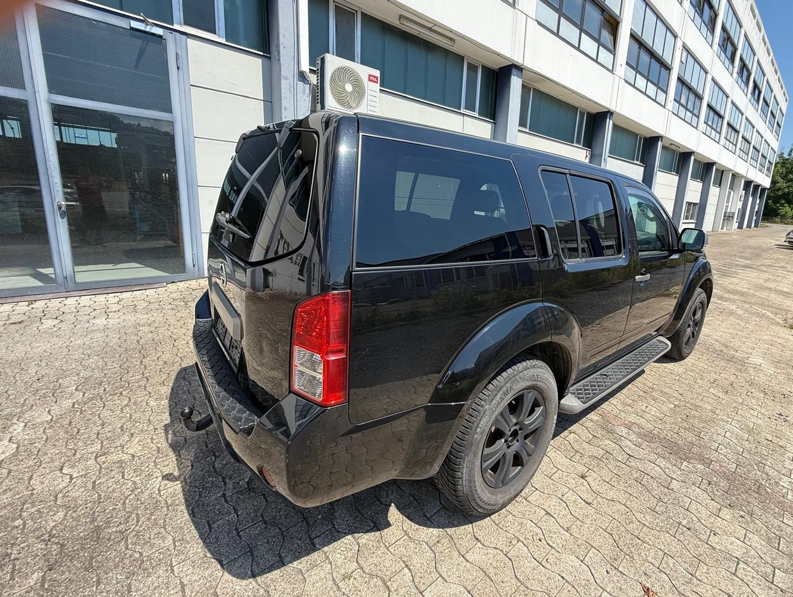 NISSAN Pathfinder 2.5 dCi Platinum Automatic-image-2