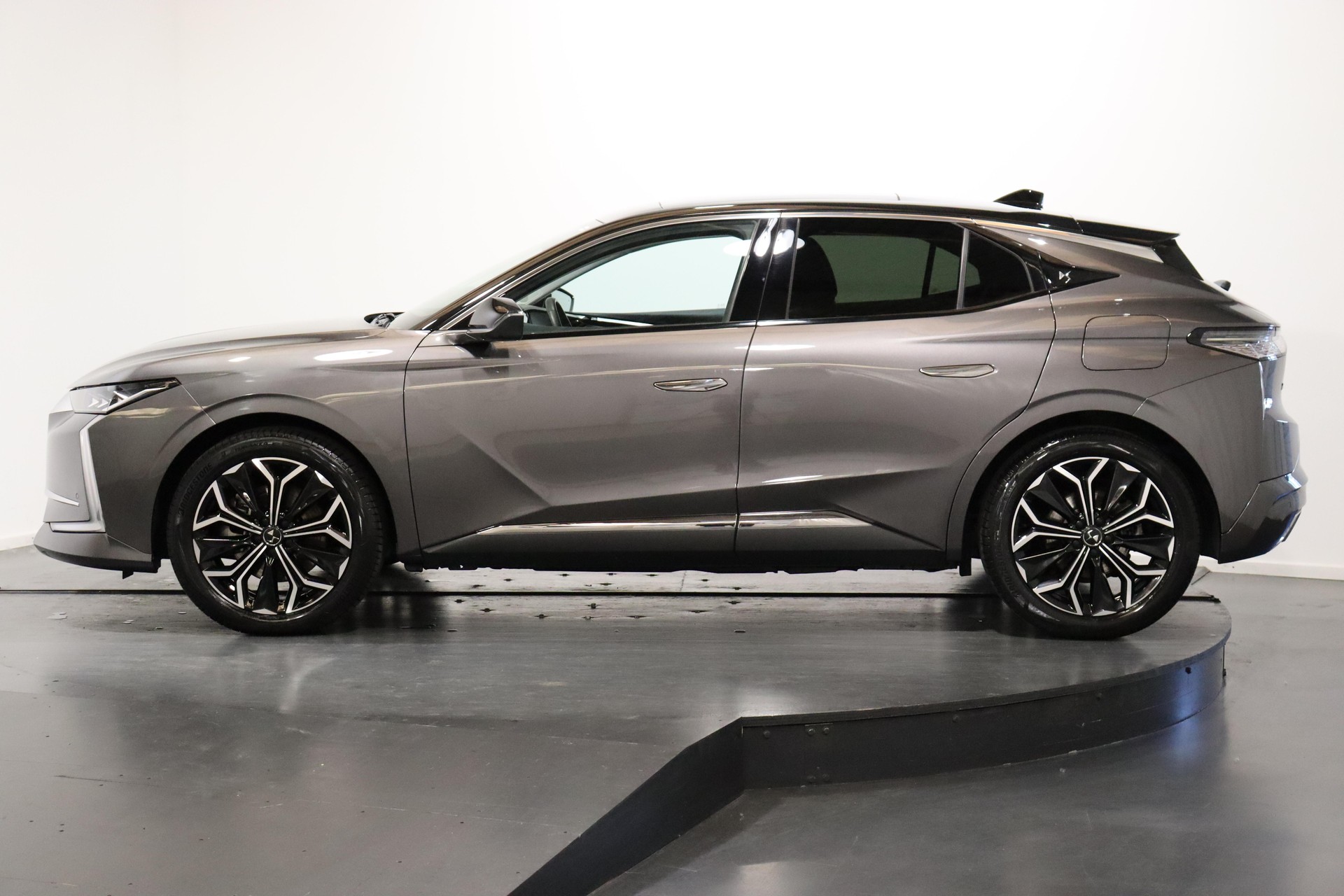 DS AUTOMOBILES 4 1.6 E-Tense Rivoli-showroom-element-1