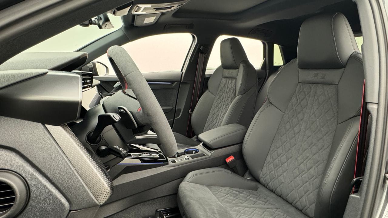 AUDI RS3 Sportback 2.5 TSI quattro S-tronic-image-4