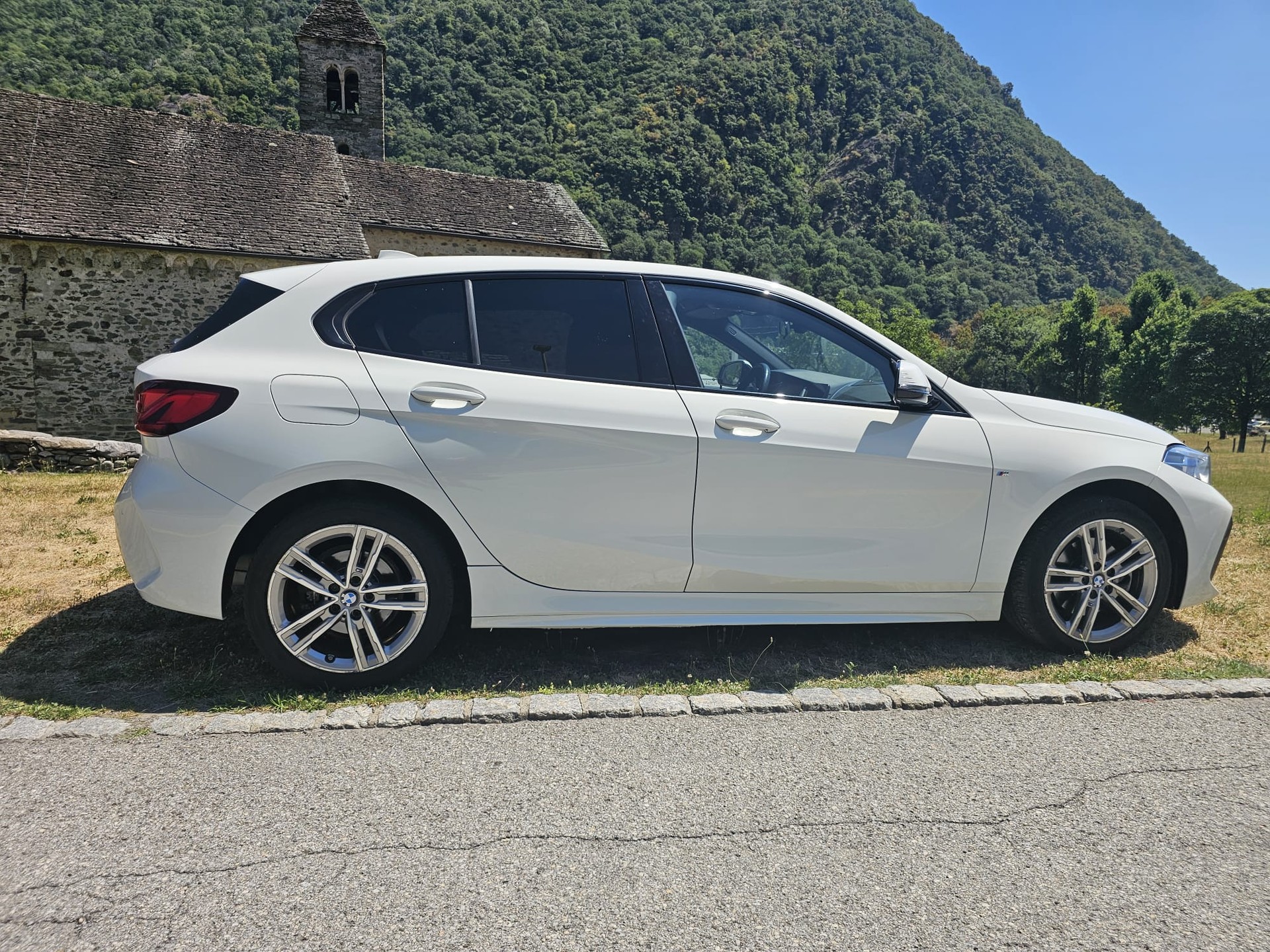 BMW 118i Pure M Sport Essential Edition-image-6