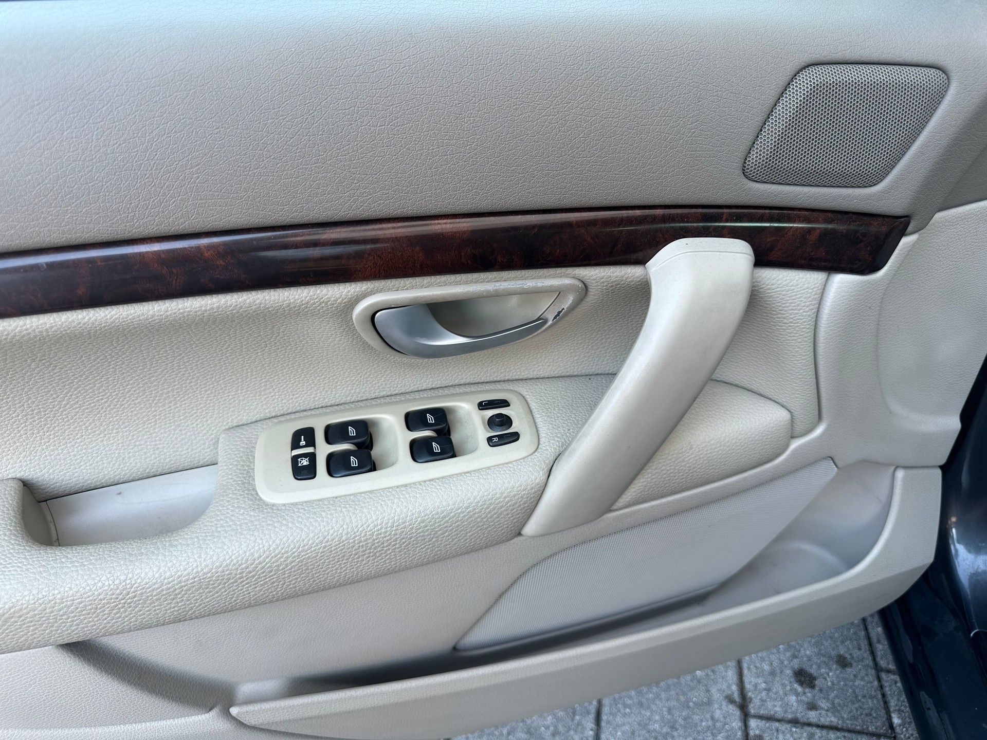 VOLVO S80 D5 Executive A-image-12