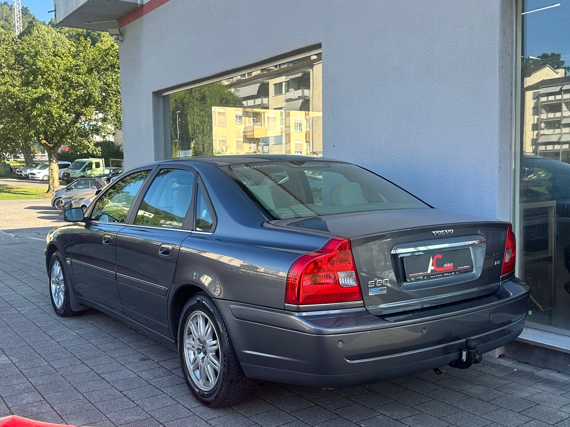 VOLVO S80 D5 Executive A-showroom-element-1