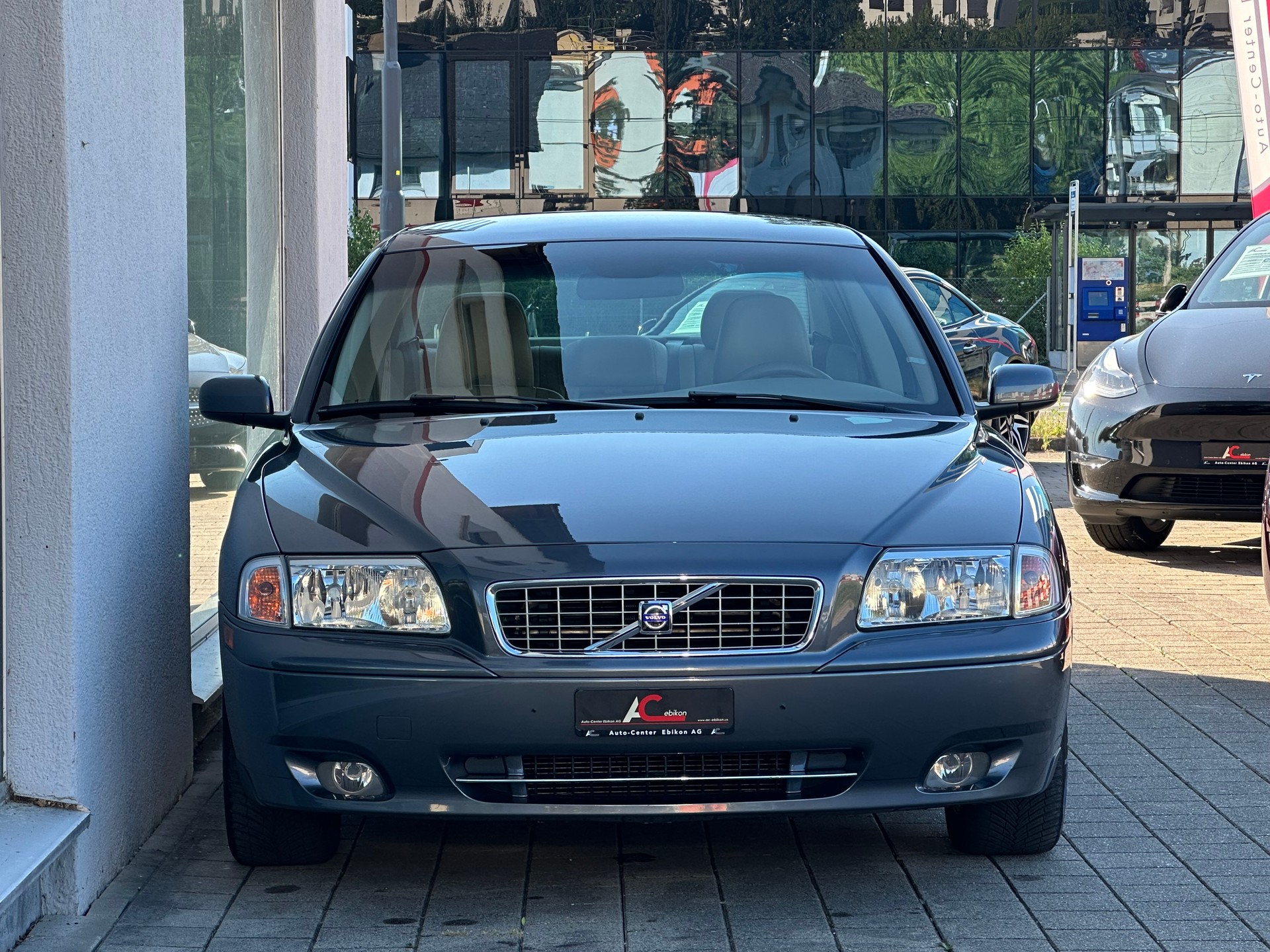 VOLVO S80 D5 Executive A-showroom-element-3