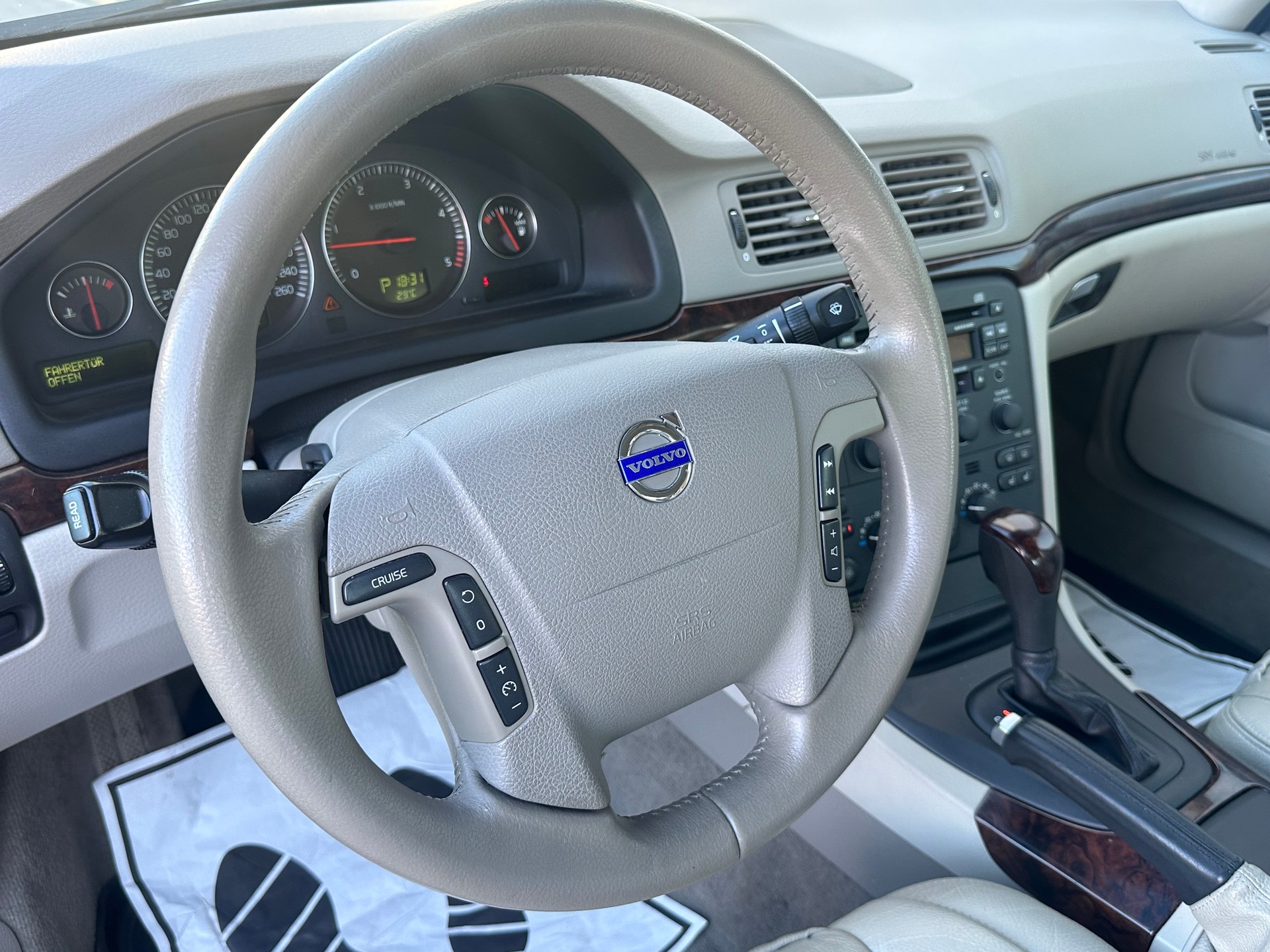 VOLVO S80 D5 Executive A-image-13