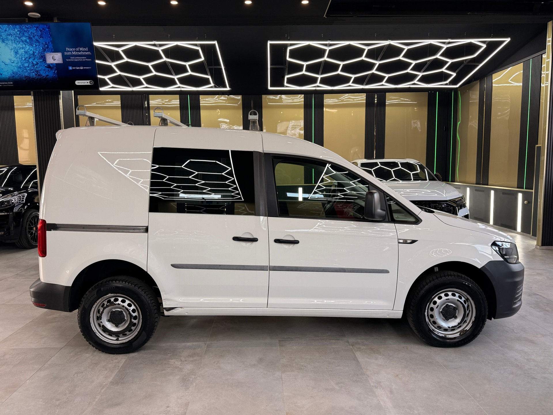 VW Caddy 2.0TDI 4Motion BlueMotion Technology-showroom-element-3