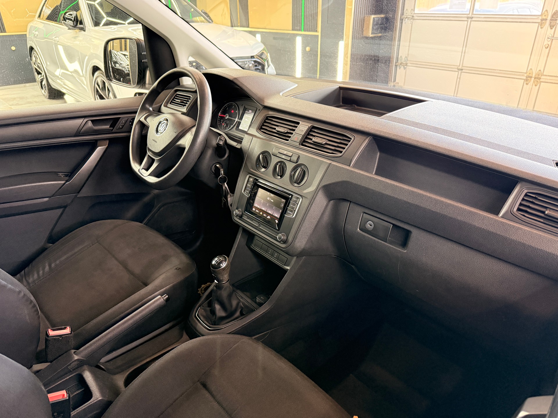 VW Caddy 2.0TDI 4Motion BlueMotion Technology-image-10