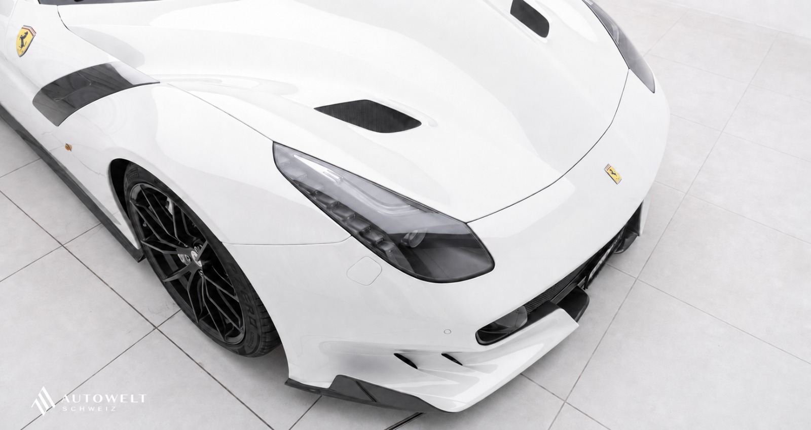 FERRARI F12 TDF-showroom-element-3