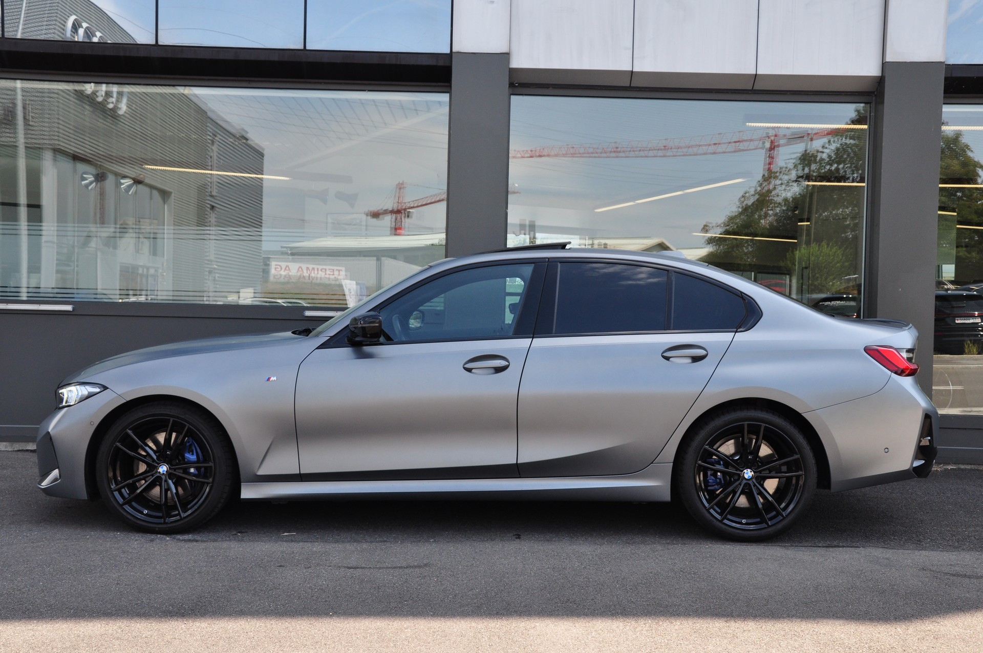 BMW 320d xDrive 48V Steptronic M Sport Pro-showroom-element-3