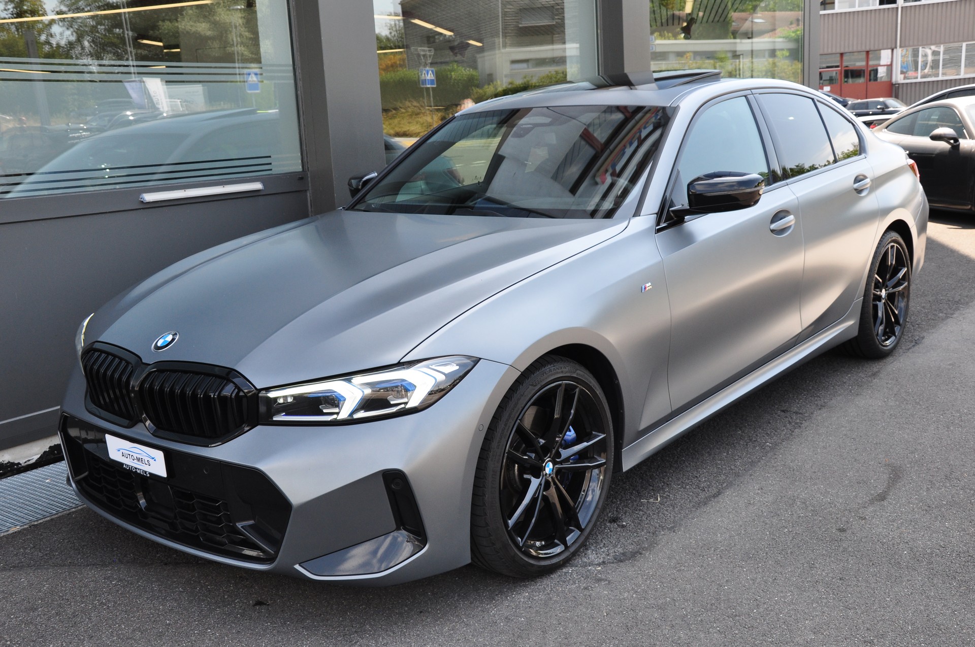 BMW 320d xDrive 48V Steptronic M Sport Pro-showroom-element-1
