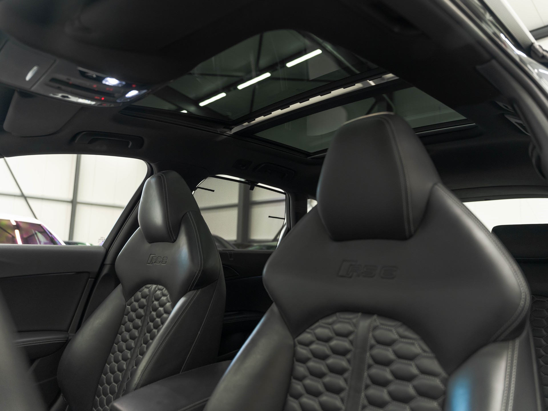 AUDI RS6 Avant 4.0 TFSI V8 quattro Tiptronic-image-10