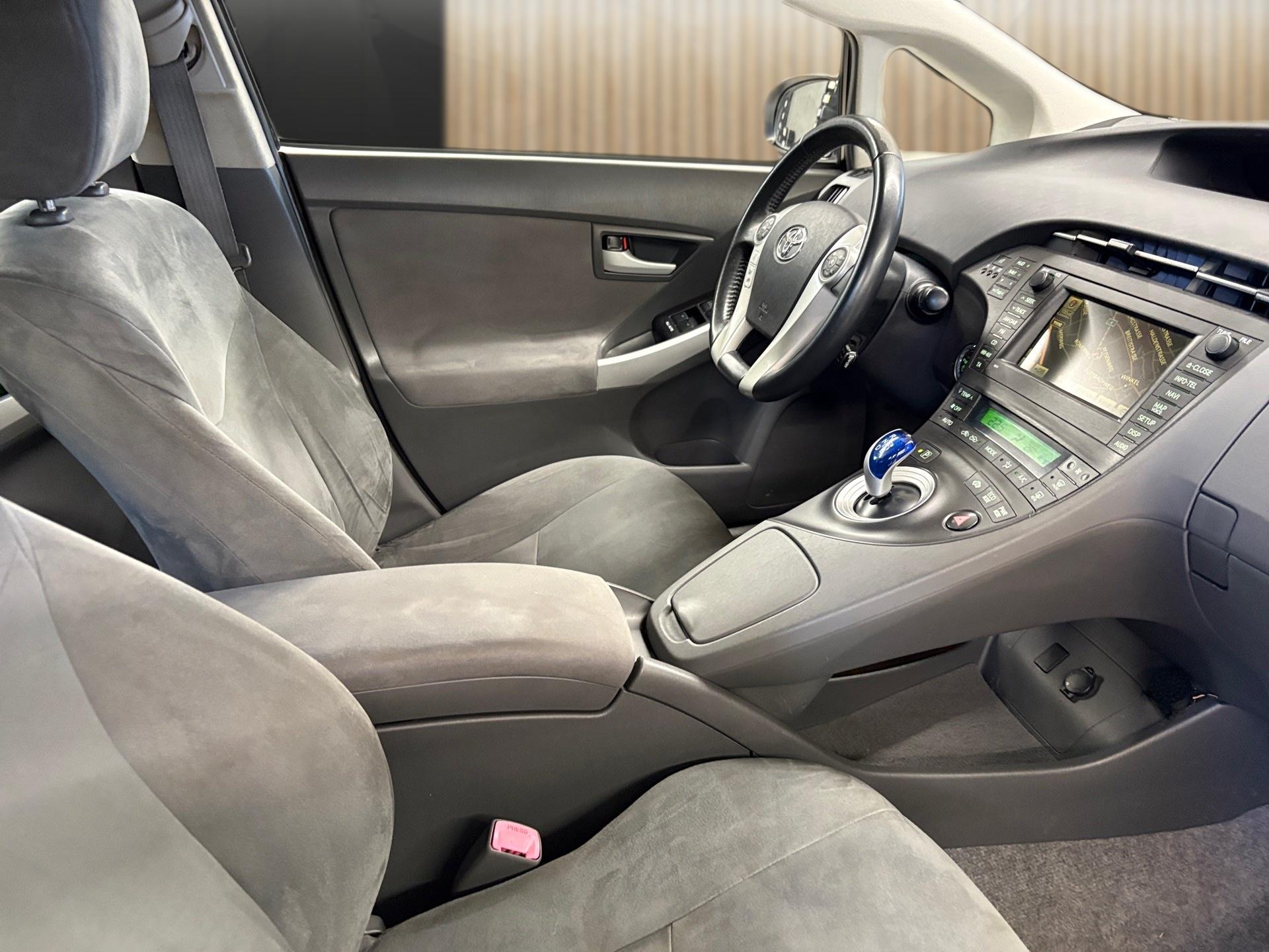 TOYOTA Prius 1.8 16V HSD Sol-image-13