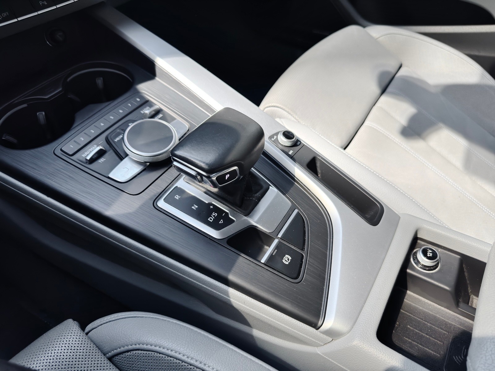 AUDI A4 allroad 2.0 TDI quattro S-tronic-image-17