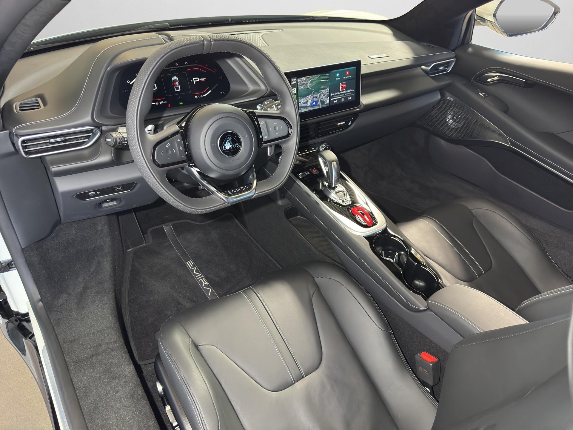 LOTUS Emira 2.0 I4 First Edition-showroom-element-3
