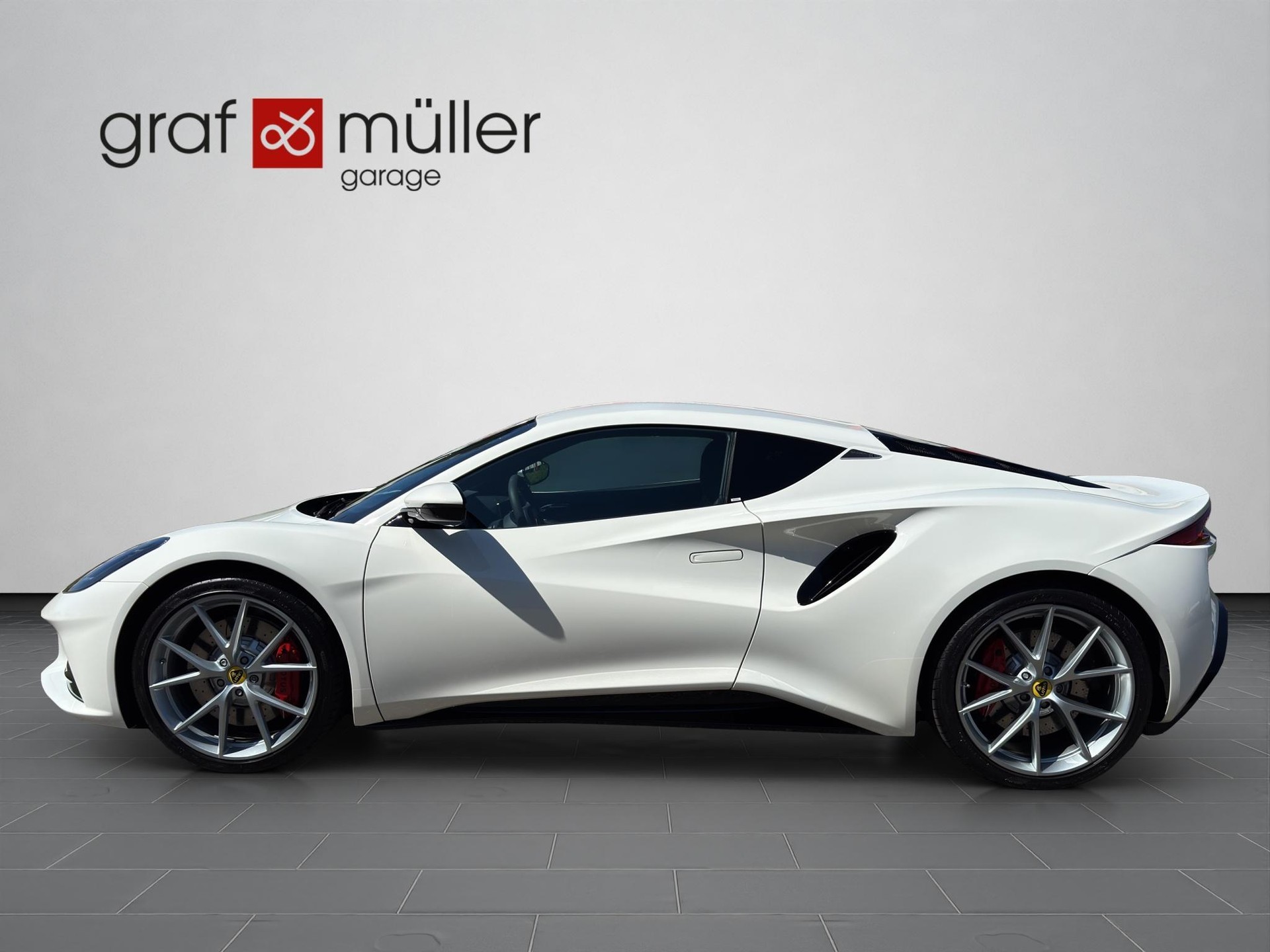 LOTUS Emira 2.0 I4 First Edition-showroom-element-1