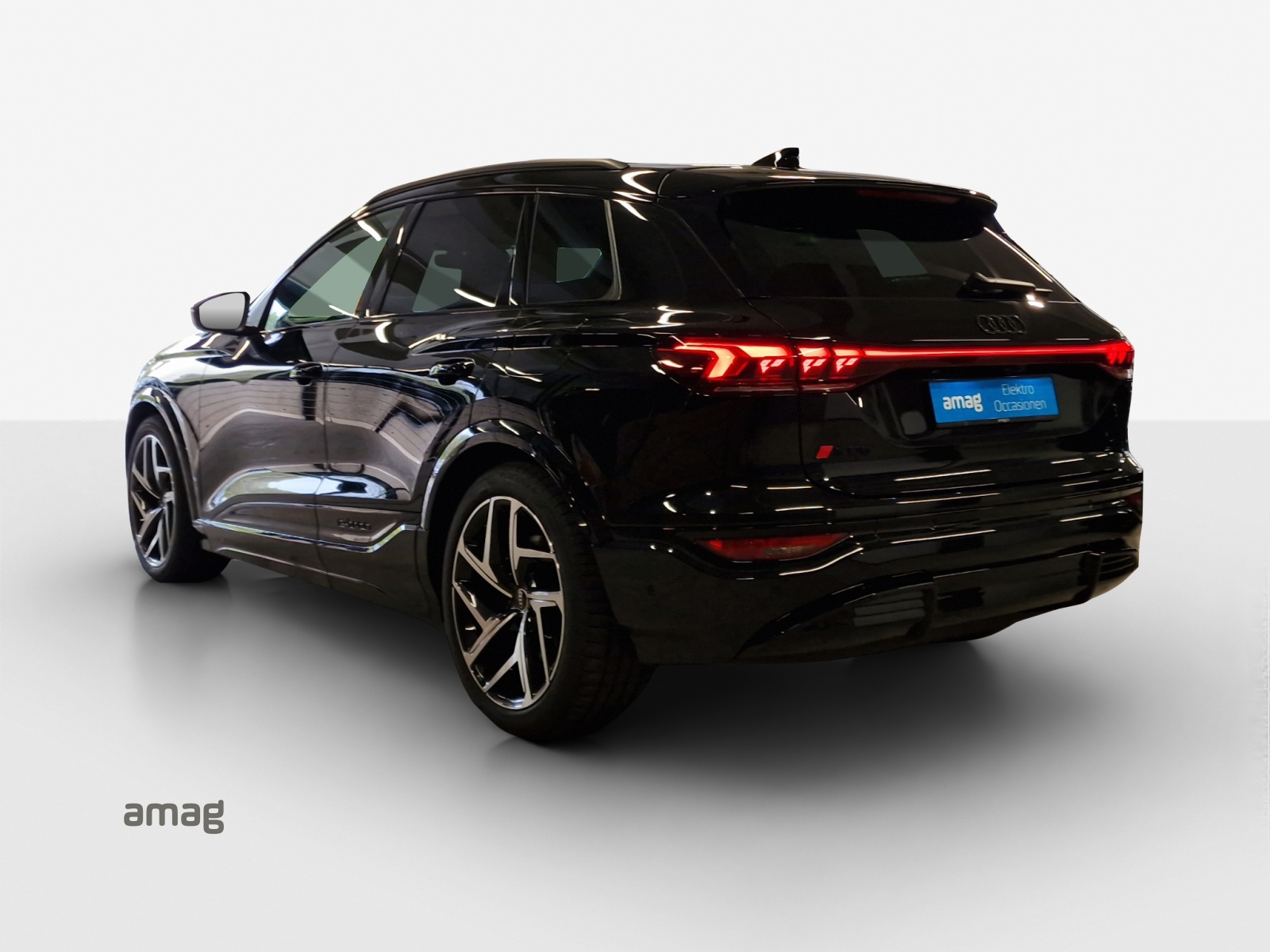AUDI SQ6 e-tron quattro-showroom-element-2